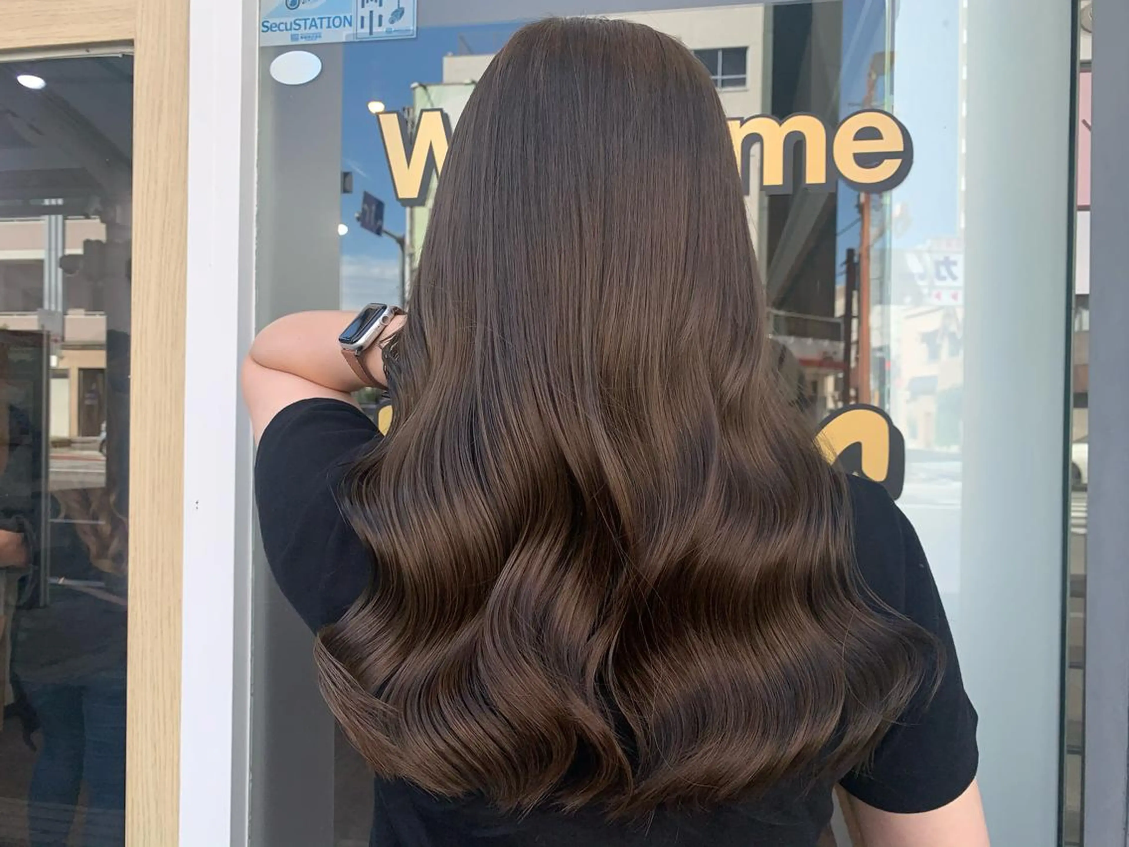 セミロング カラー パーマ ヘアアレンジ メンズ キッズ ネイル マツエク・マツパ アイブロウ グレージュ 眉カラー ワンカラーネイル ヘアカラー トリートメント 🤍韓国風/艶髪🤍 鳥越美羽のヘアスタイル