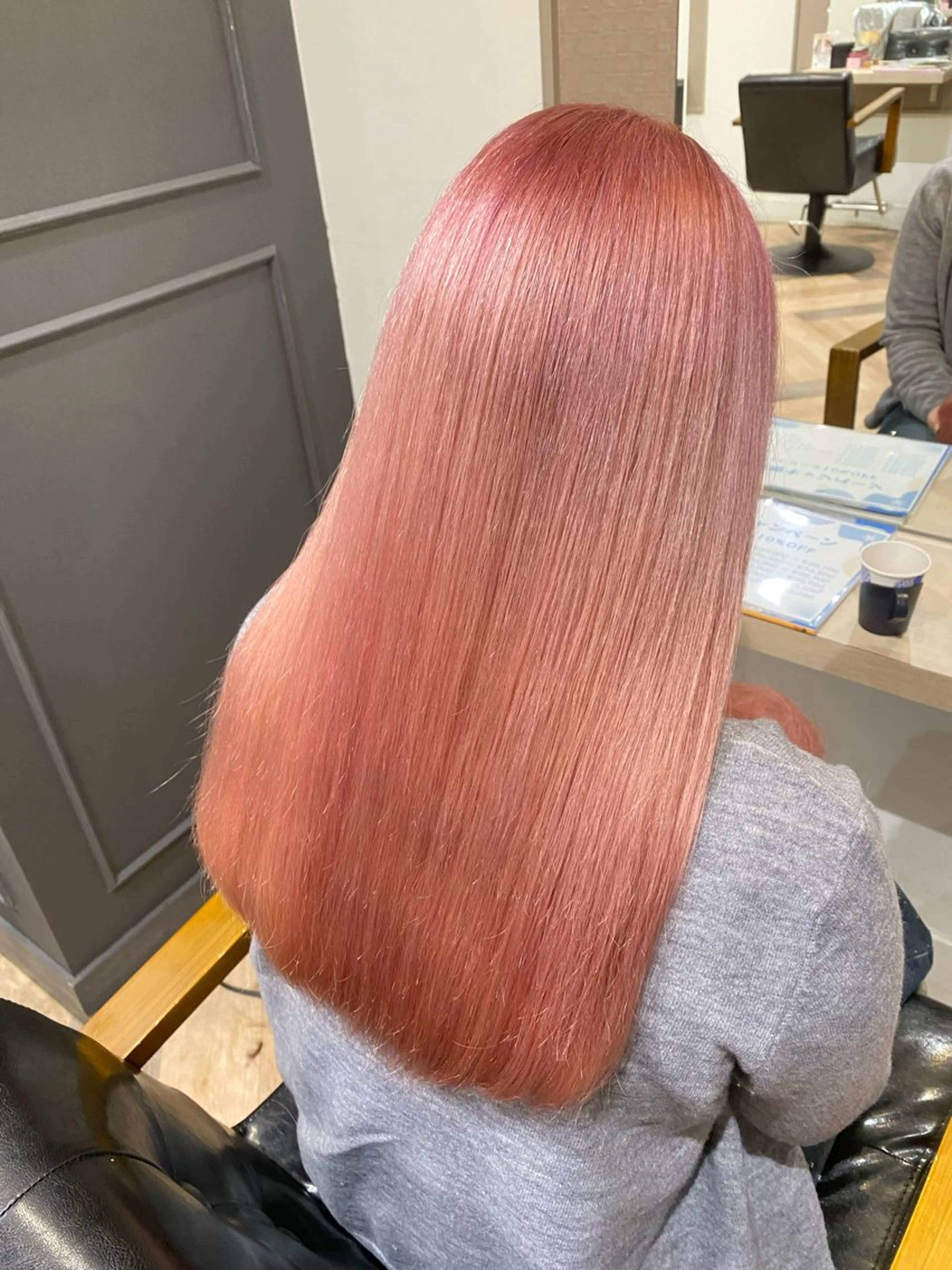 カラー ブリーチ ピンクカラー 佐藤 生基のヘアスタイル