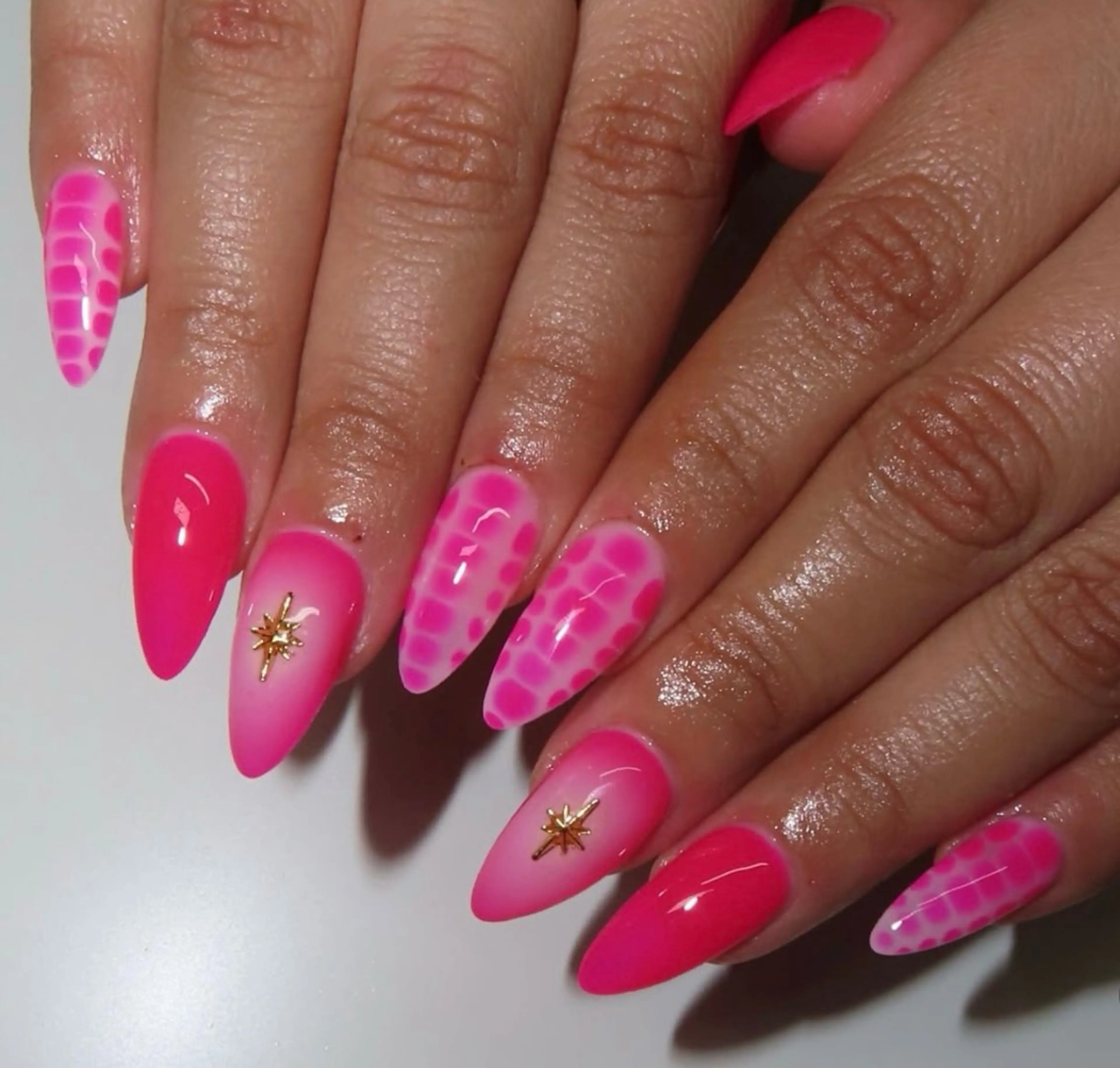 ネイル ハンドネイル VIERU 🌈🎀💖のネイルデザイン