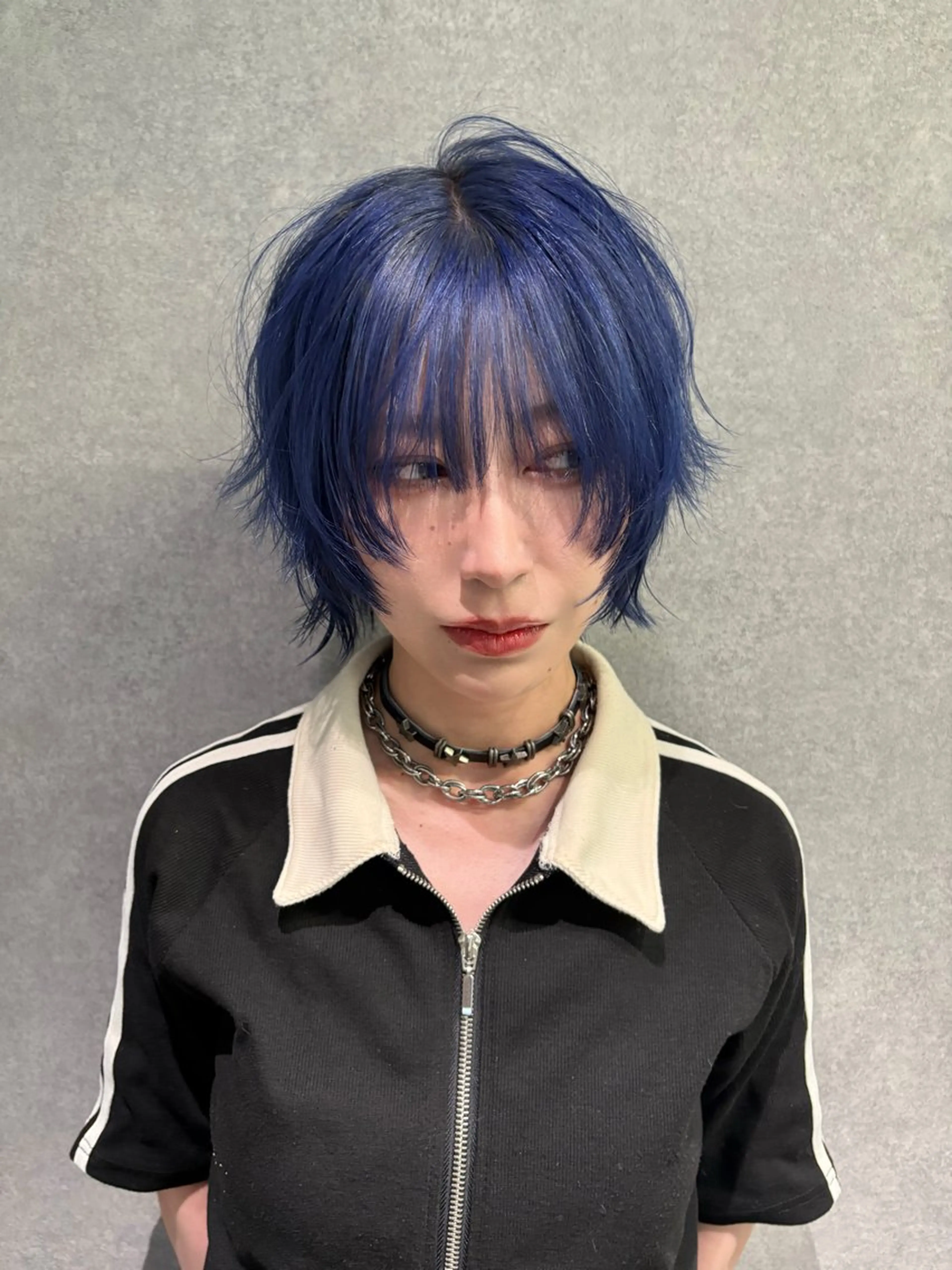 ショート カラー ネイビーカラー シルバー ウルフカット ヘアカラー トリートメント rilas博多所属・博多JYUI/ウルフ ハイトーン/デザインのヘアスタイル