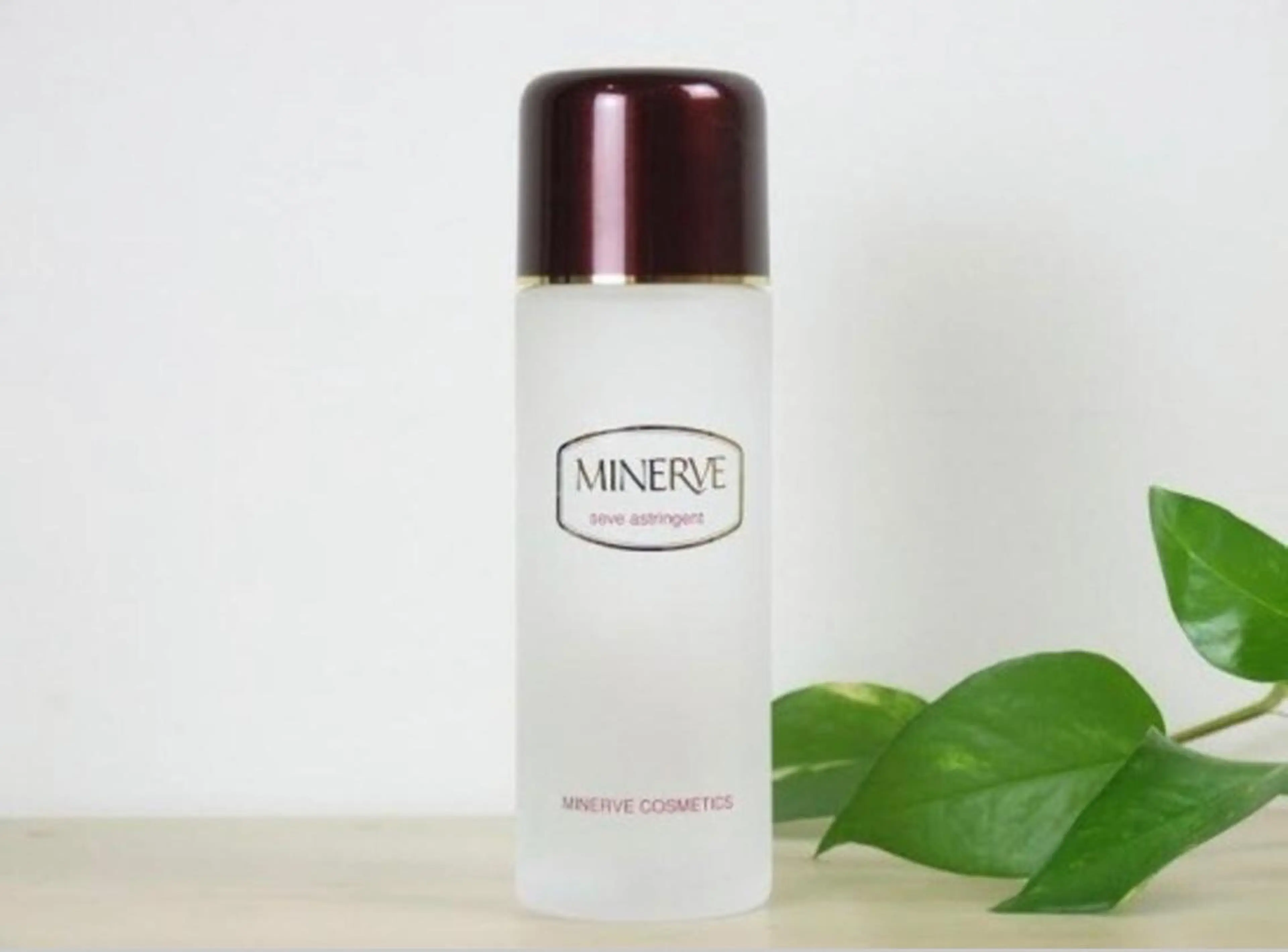 ミディアム カラー パーマ ヘアアレンジ メンズ キッズ ネイル マツエク・マツパ 赤色 シンプルネイル ニキビ・肌質改善専門 ♡人生が変わるサロンのエステ・リラクイメージ