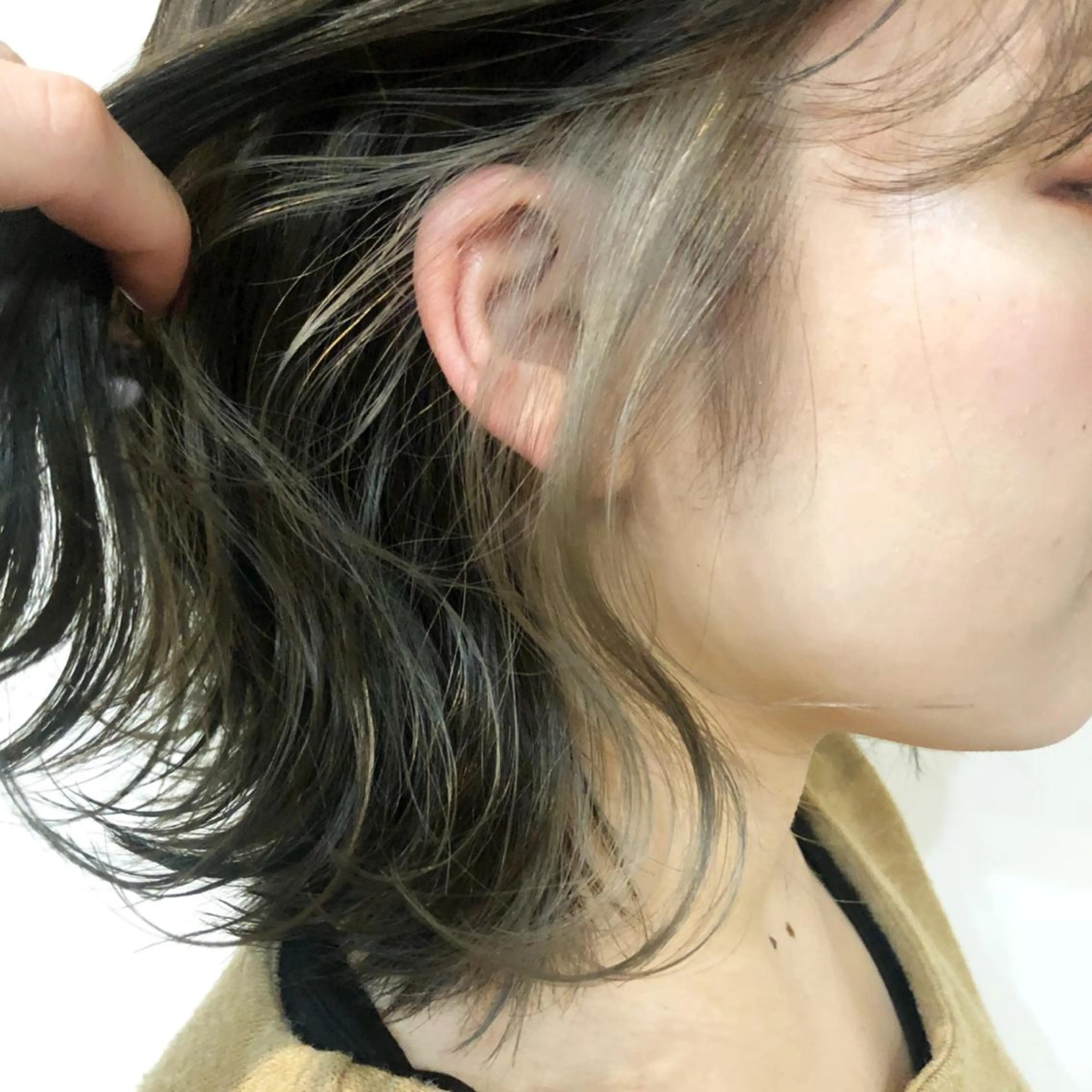 ミディアム カラー 村山 莉沙のヘアスタイル