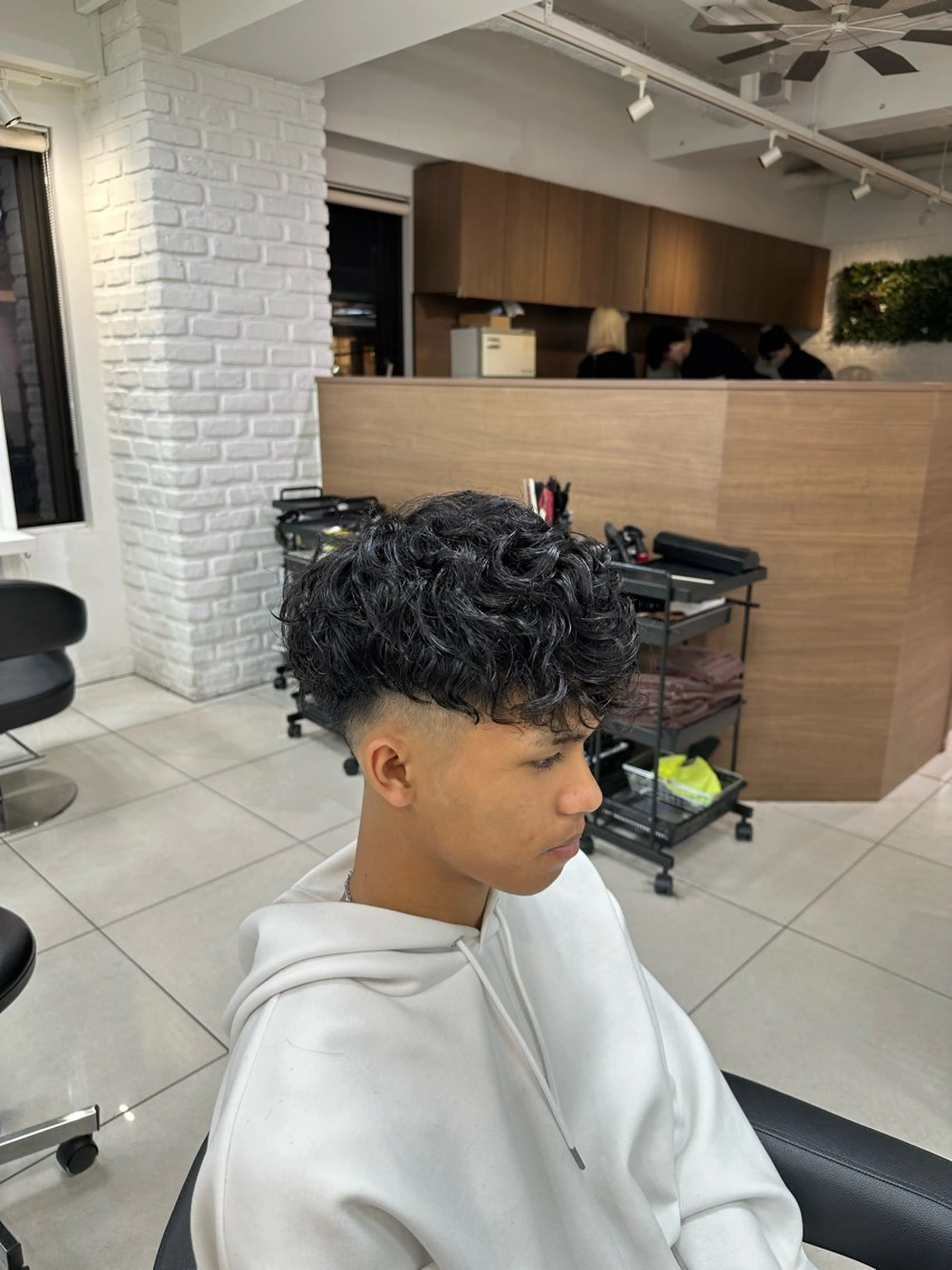 ショート パーマ メンズ スペインカール カット パーマ トリートメント フェザーパーマ職人 🪶ryosukeのヘアスタイル