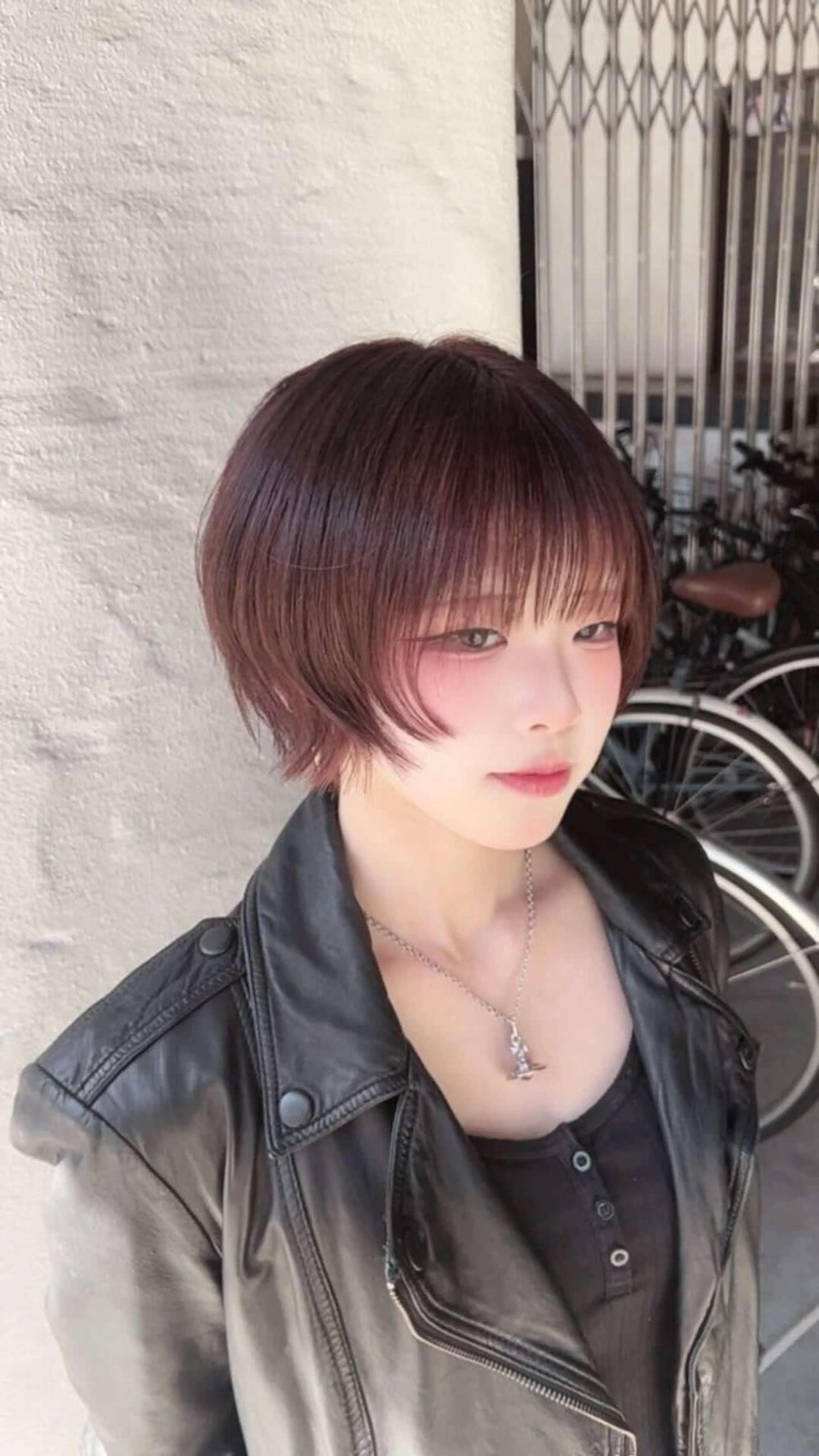 ショート 顔まわりレイヤー 顔周りカット レイヤーカット ショートヘア 小野 眞白のヘアスタイル