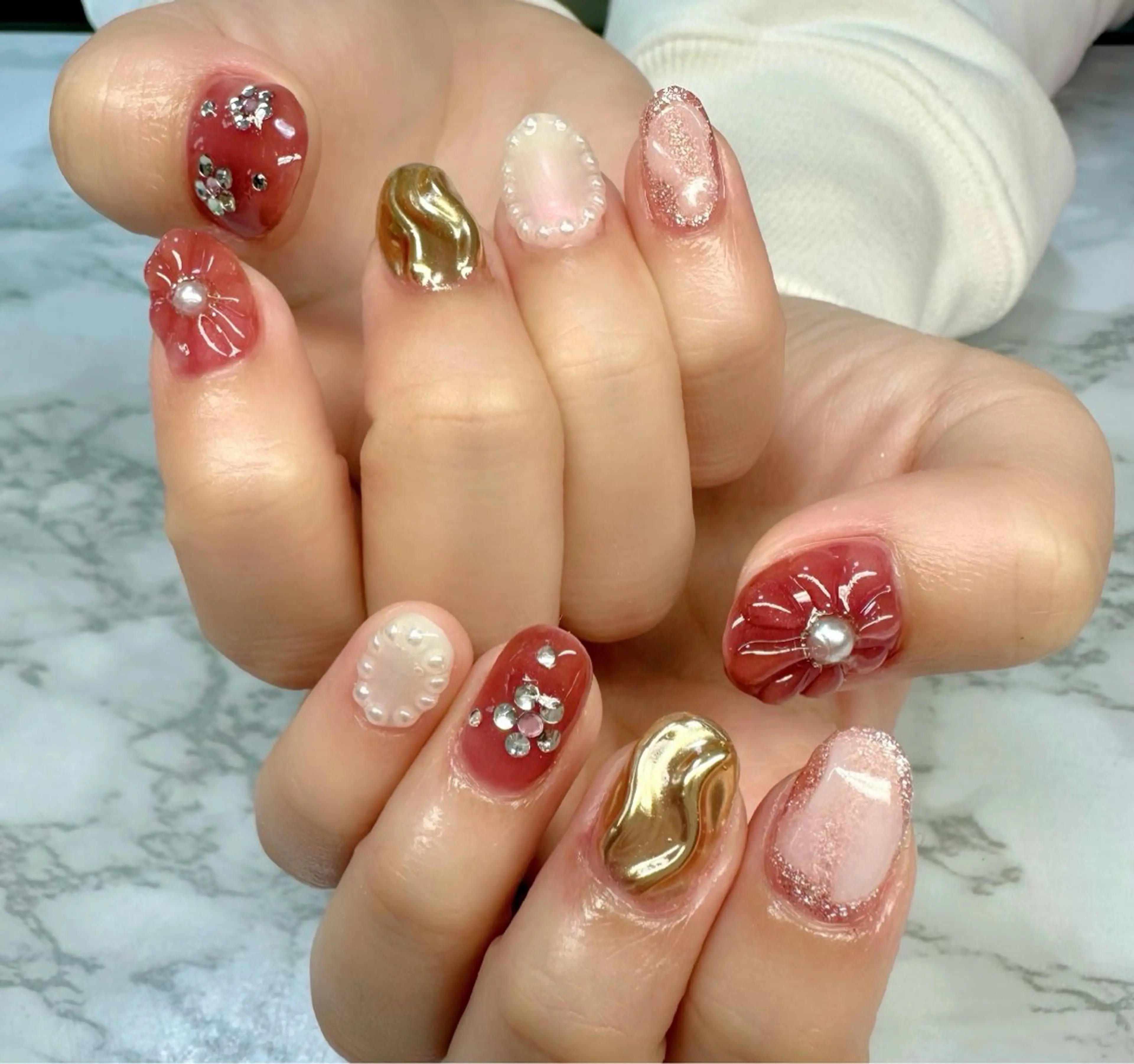 ネイル キラキラネイル ミラーネイル ニュアンスネイル リボン 春ネイル M.N_ nailのネイルデザイン