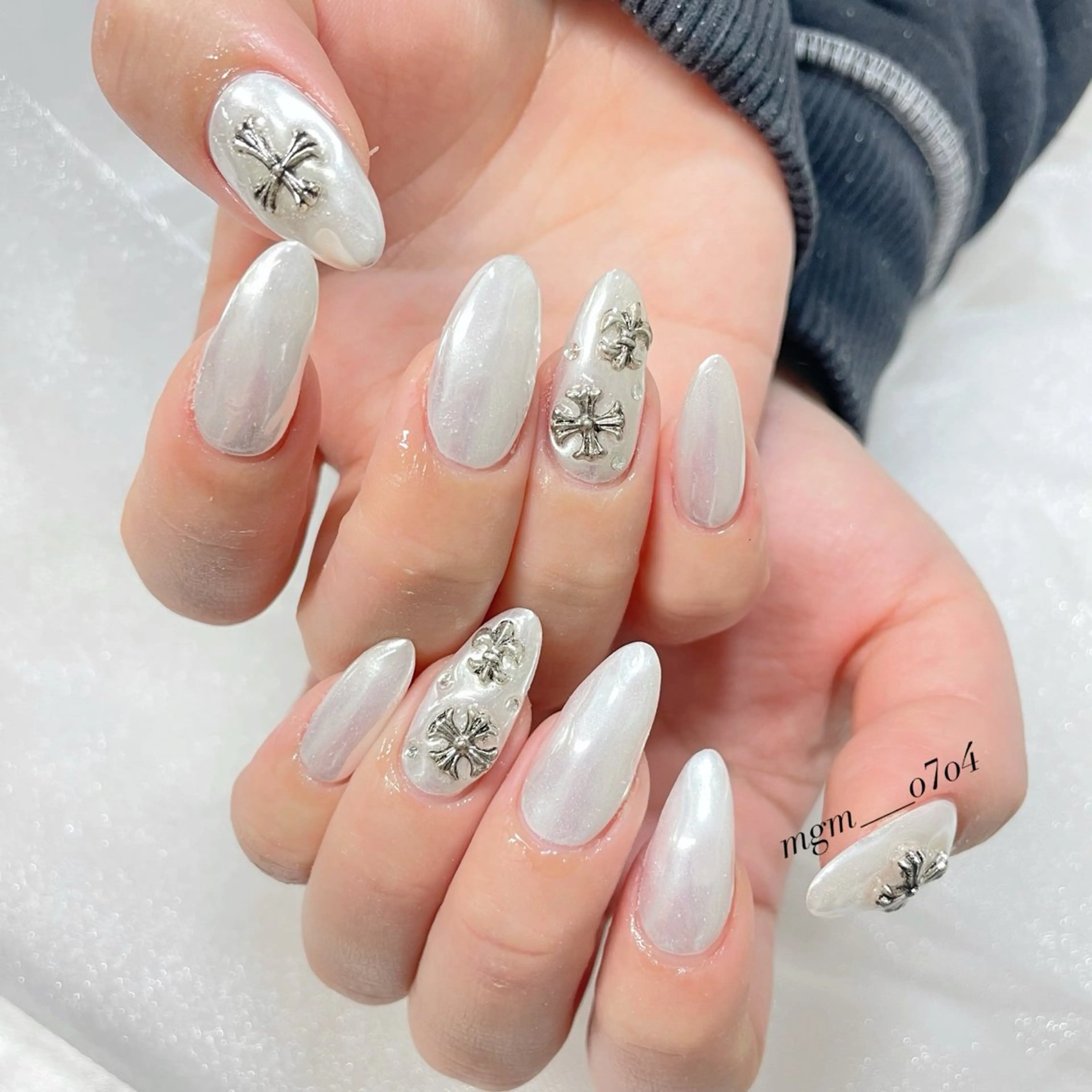 ネイル ミラーネイル MoON...❤︎ MeGuのネイルデザイン