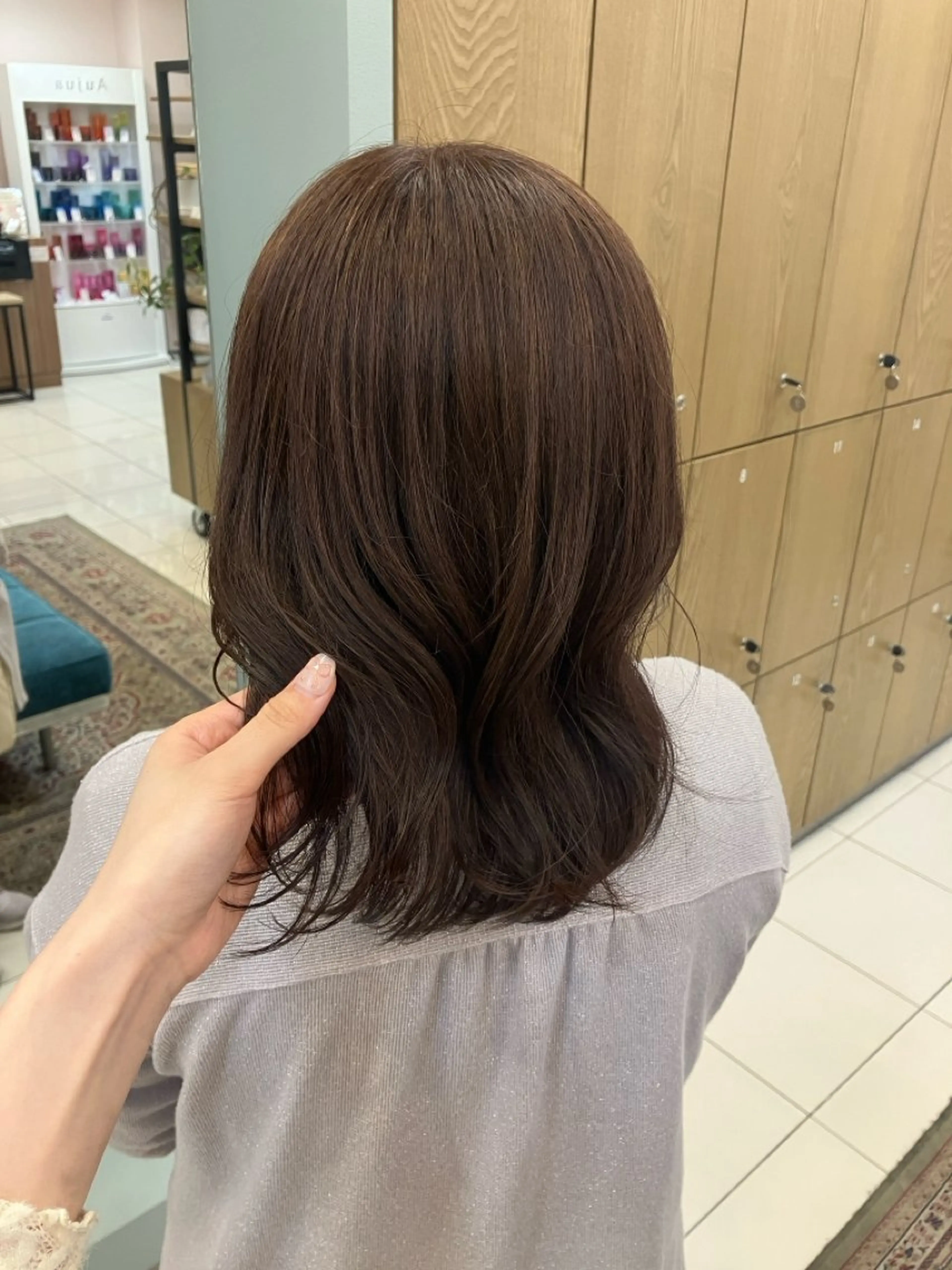 ミディアム カラー 新美 木乃美のヘアスタイル