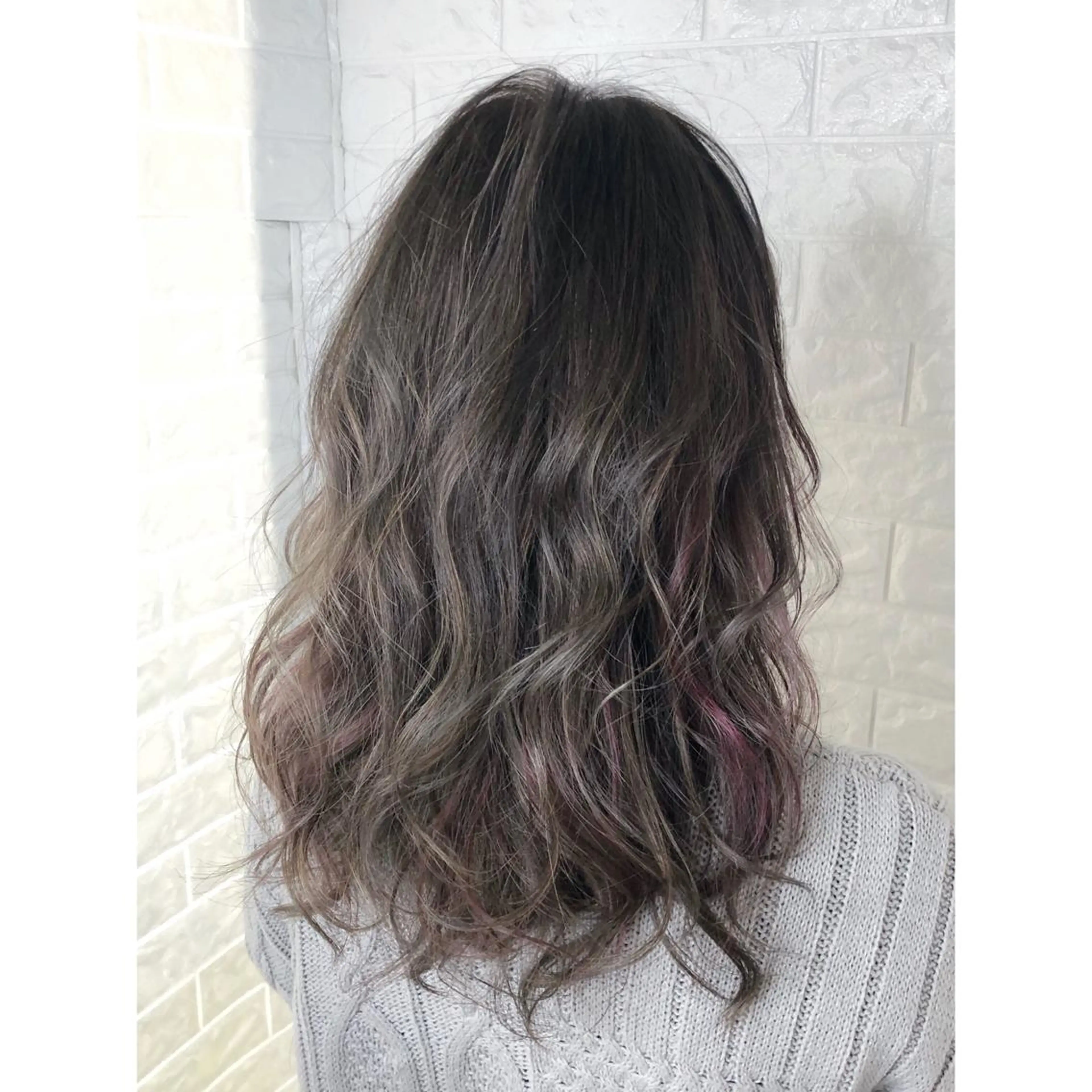 ミディアム カラー グレージュ ハイライトカラー ピンクカラー 外国人風カラー ハイライト KIZU 髪質改善 オカルト怪談のヘアスタイル