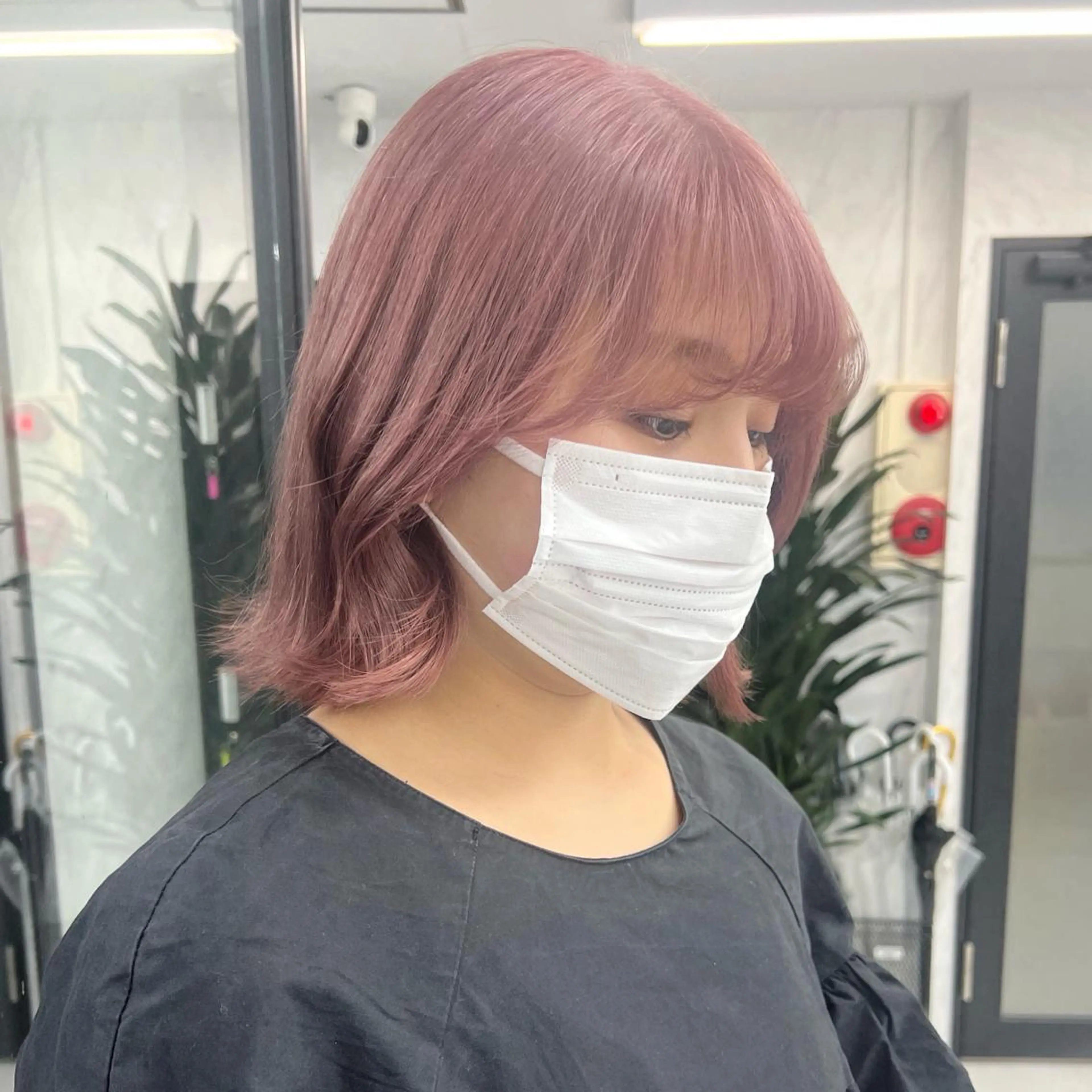 ミディアム カラー シールエクステ ハイトーンカラー エクステ ヘアカラー シールエクステ特化 ハイトーン、NANAのヘアスタイル