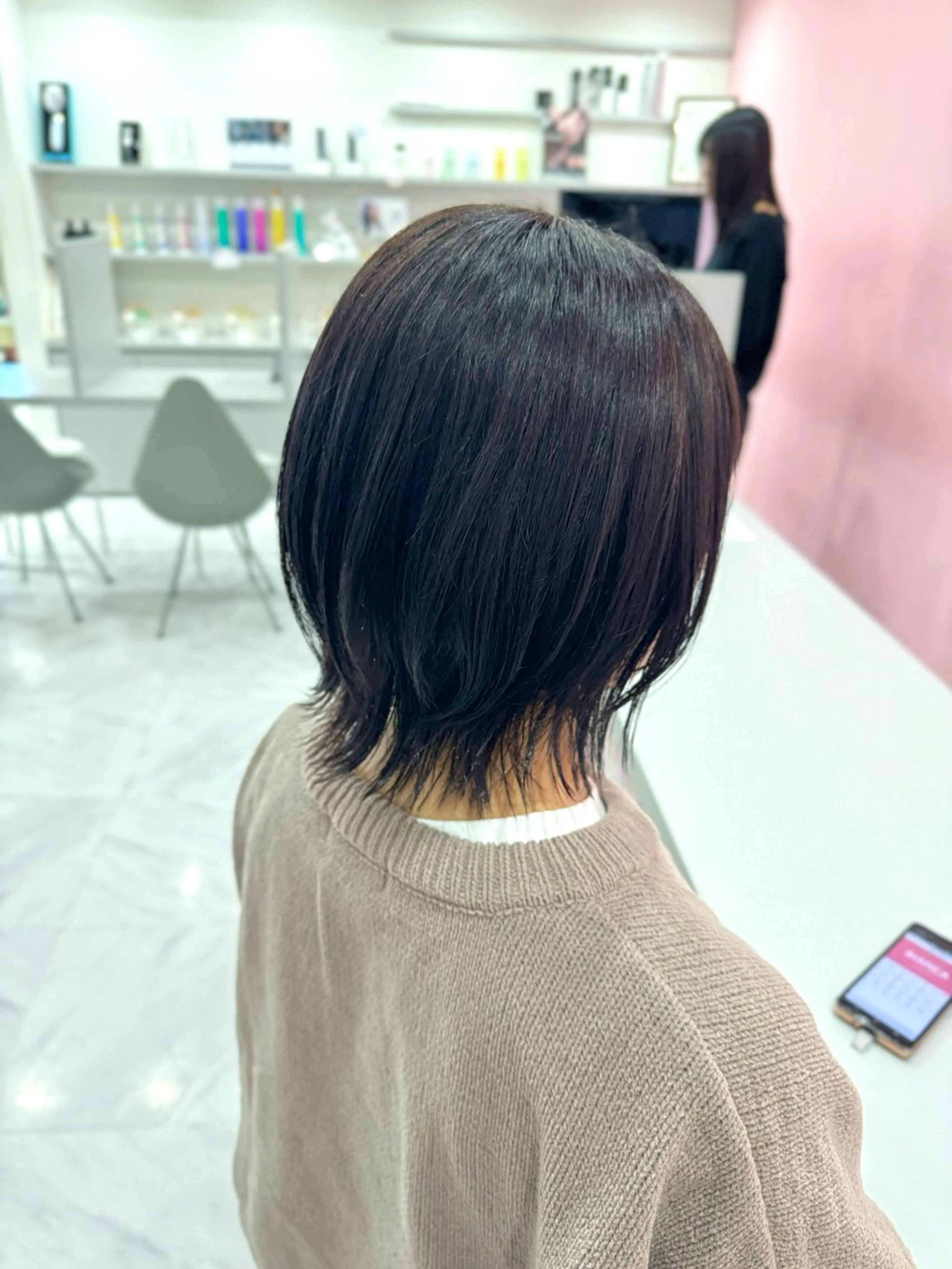 ミディアム カット 小谷野 真優のヘアスタイル