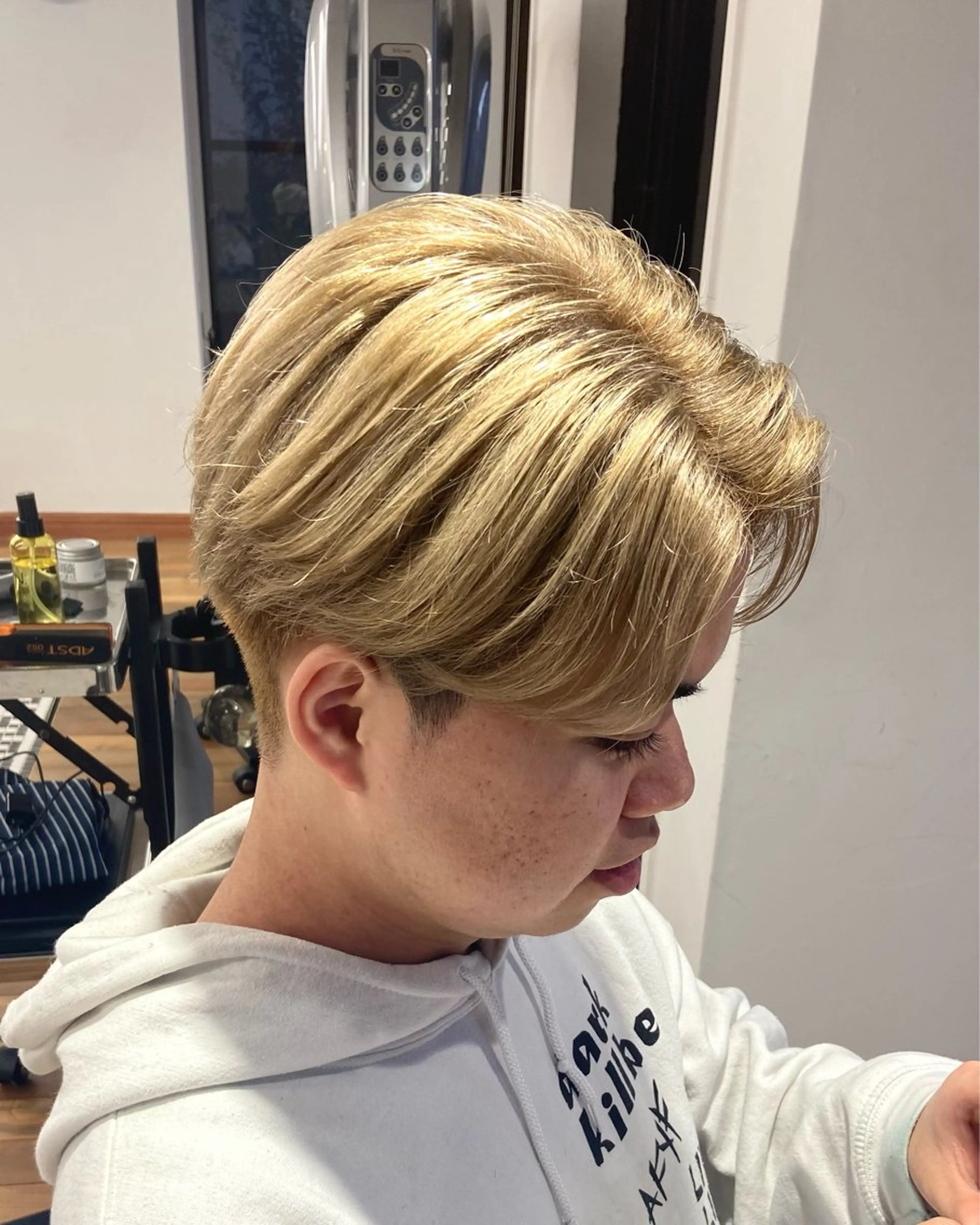 カラー メンズ センターパート ブロンド THE DAY TOKYO men's cut 表参道/青山所属・メンズセンターパート 外人風ヘア/KOTAのヘアスタイル