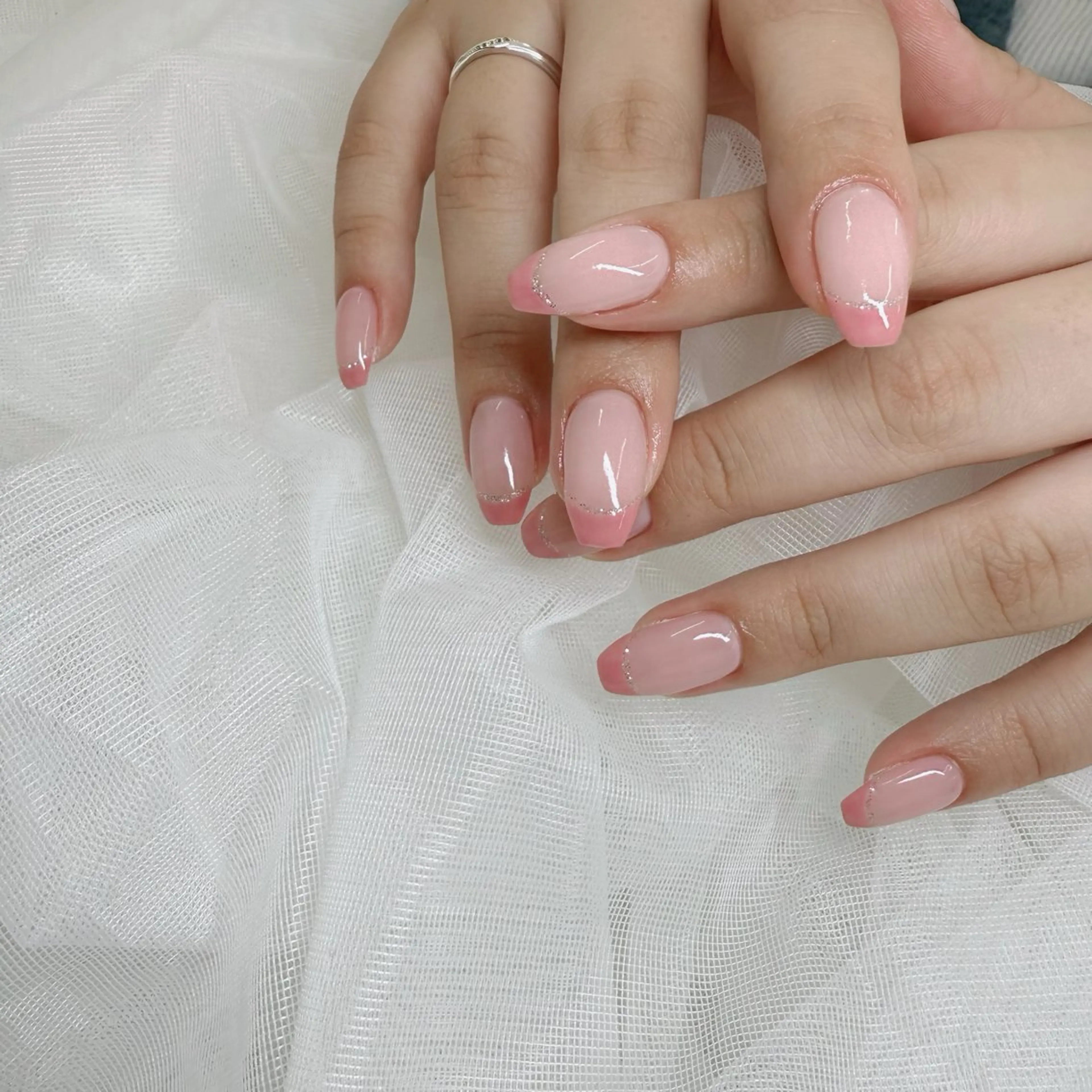 ネイル フレンチネイル ラメ(グリッター) オフィスネイル ピンク シンプルネイル ハンドネイル Amie NAILのネイルデザイン