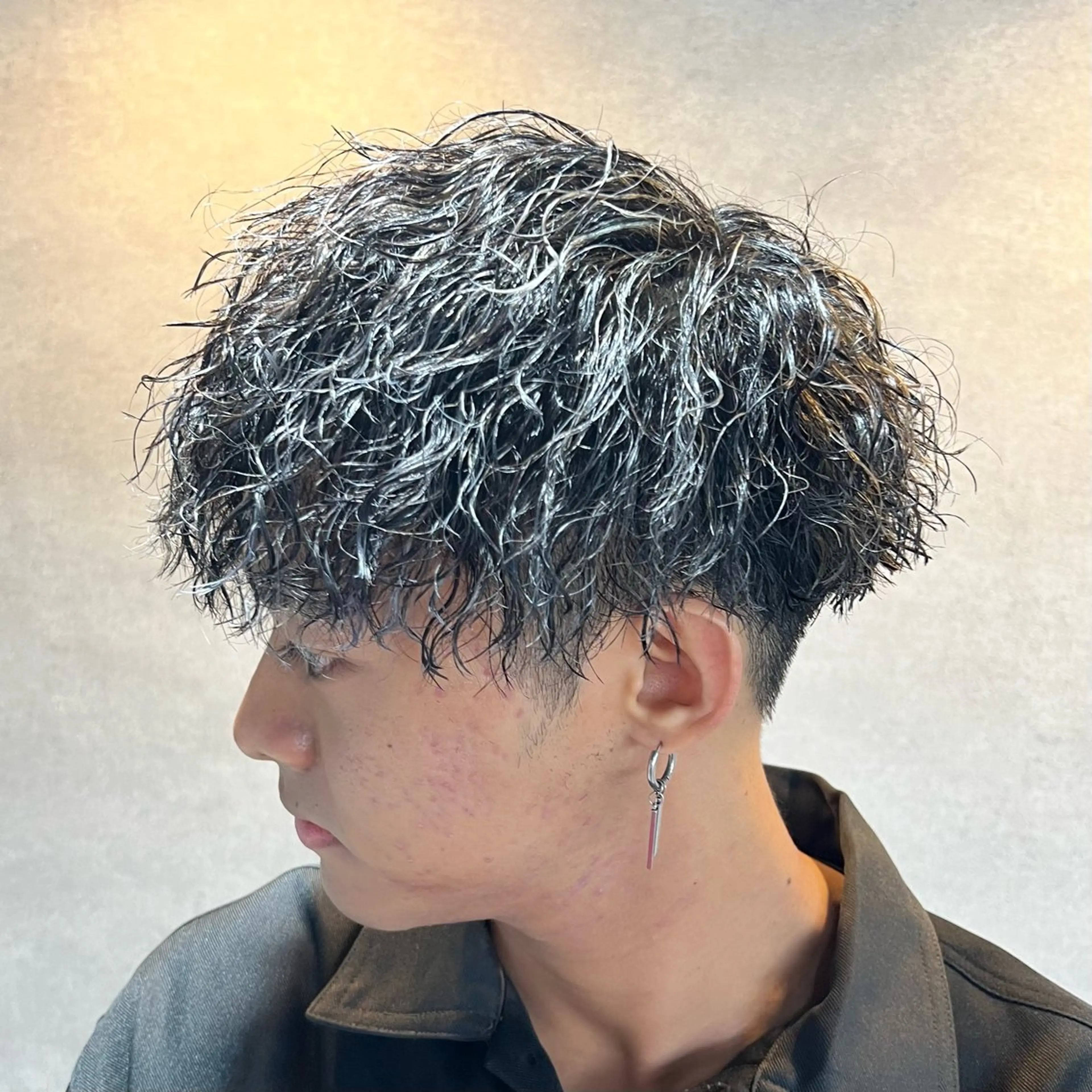 ショート カラー パーマ ヘアアレンジ メンズ センターパート メンズハイライト メンズメッシュ マッシュ メンズパーマ カット パーマ トリートメント ヘッドスパ ヘアセット 仕上がり満足度No. 1🔥BLUCK🔥のヘアスタイル
