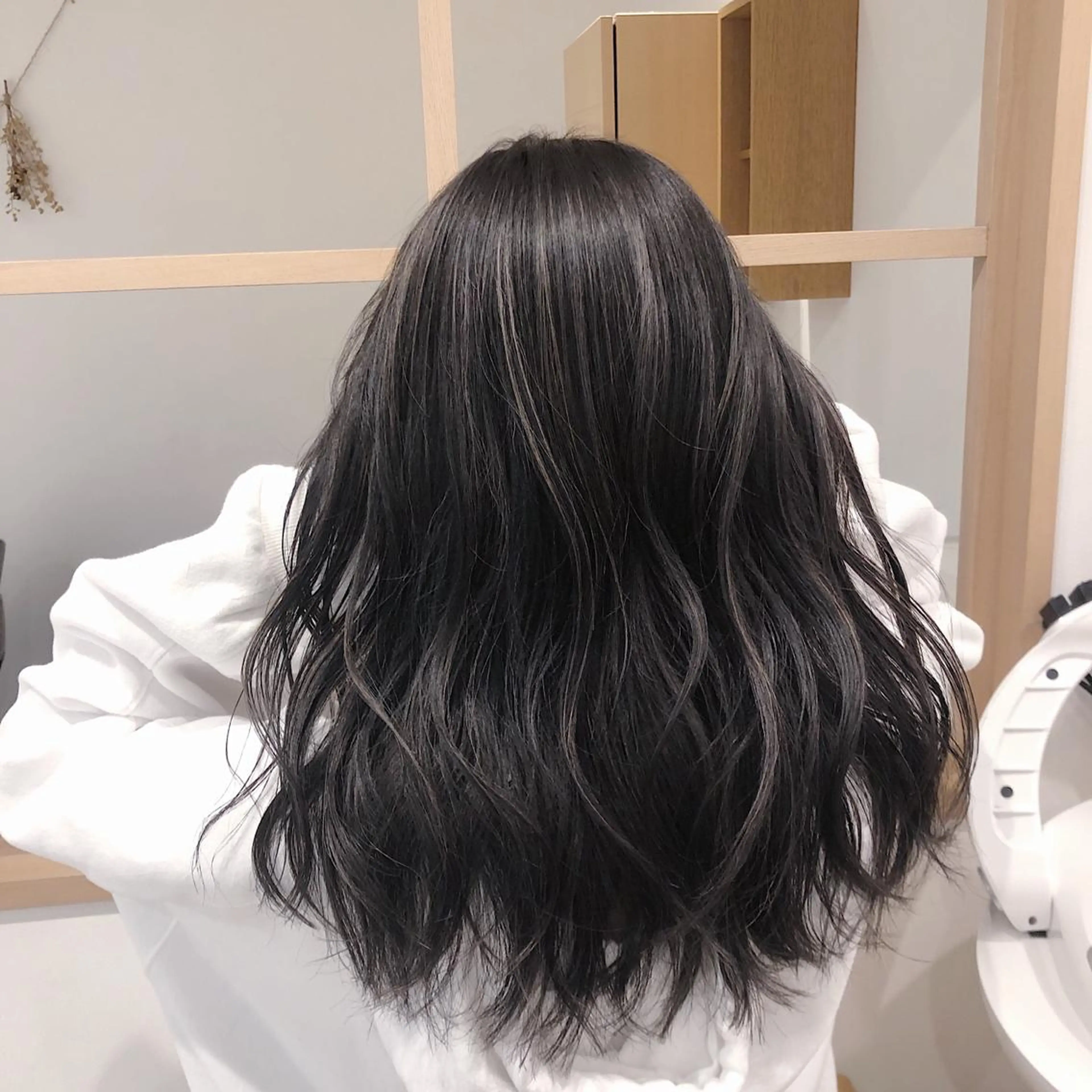 ミディアム カラー パーマ ヘアアレンジ ブリーチ ケアカラー 透明感カラー ハイライトカラー ハイトーンカラー ヘアカラー トリートメント 【ツヤ髪美容師】 ツダケイスケのヘアスタイル