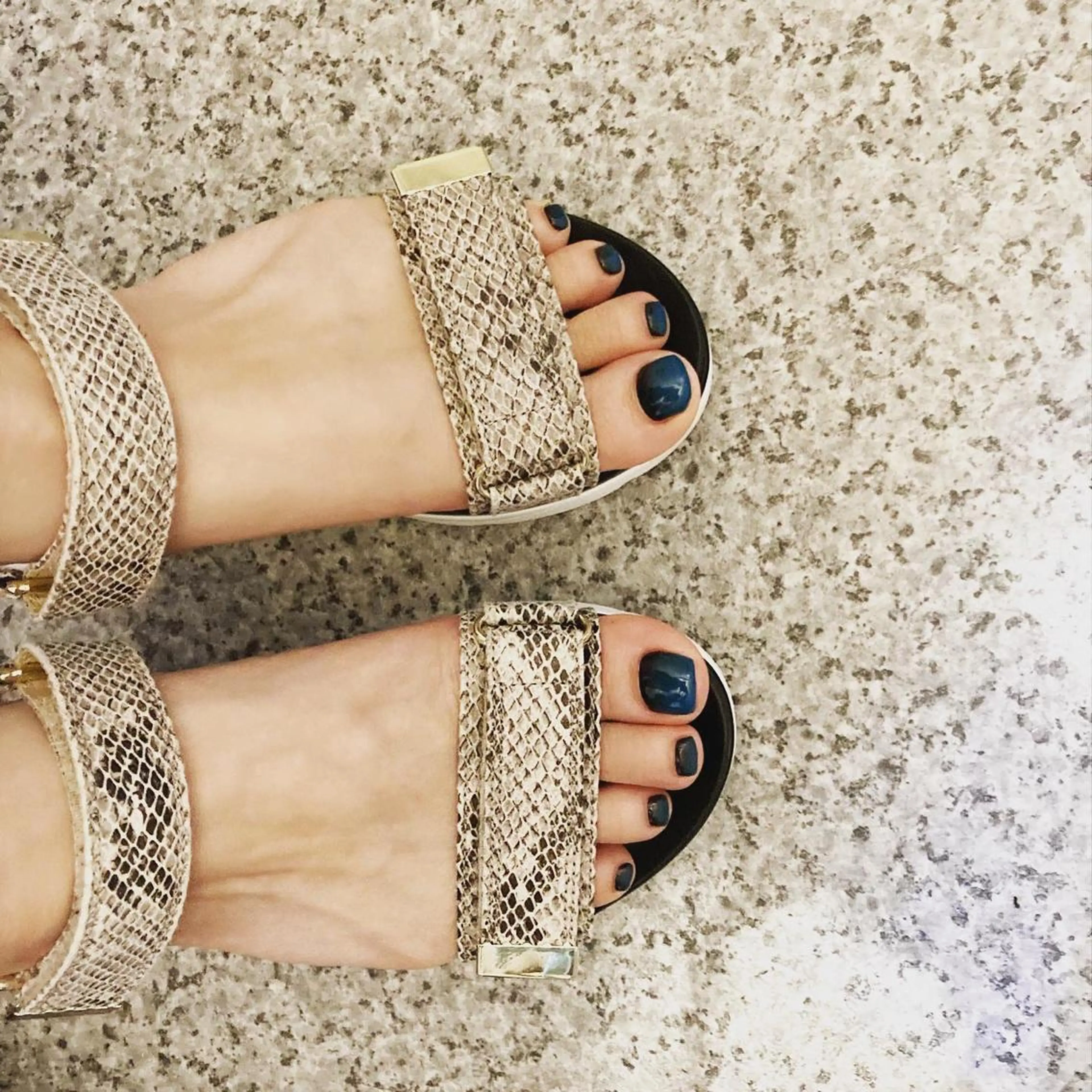 ネイル ブルー グラデーション tree houseのネイルデザイン