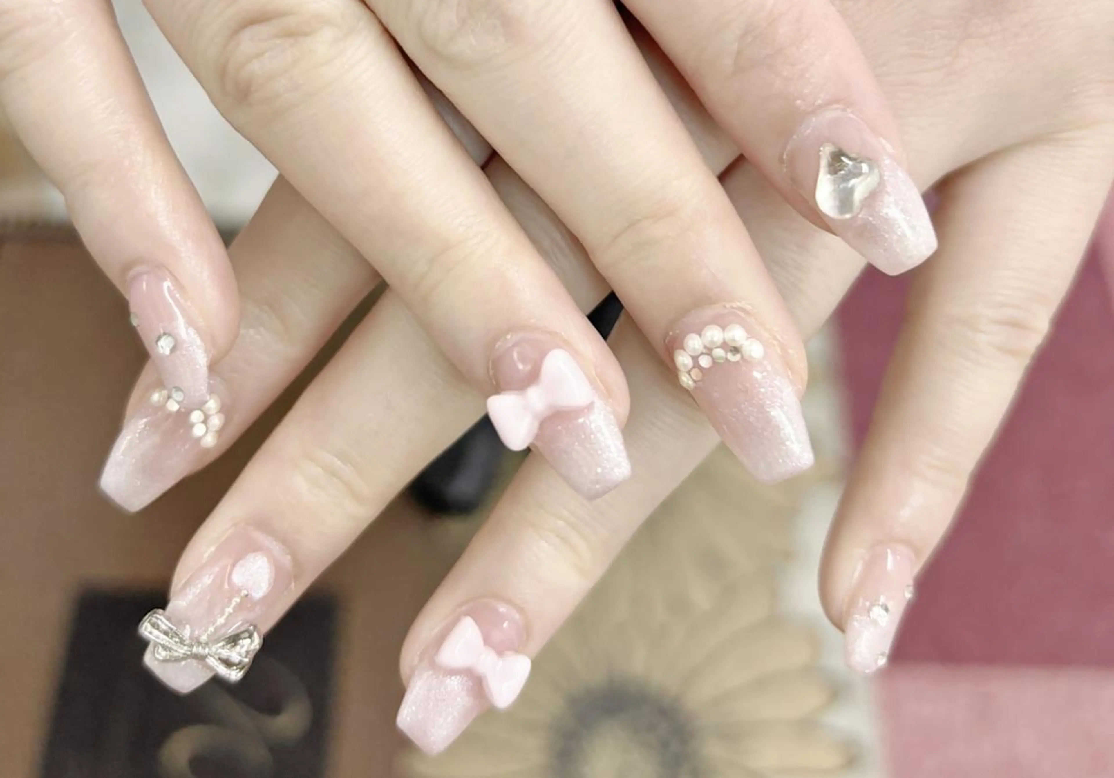 ネイル オーロラネイル チークネイル 長さ出し フットネイル フレンチネイル ハンドネイル リラネイル Aikenのネイルデザイン