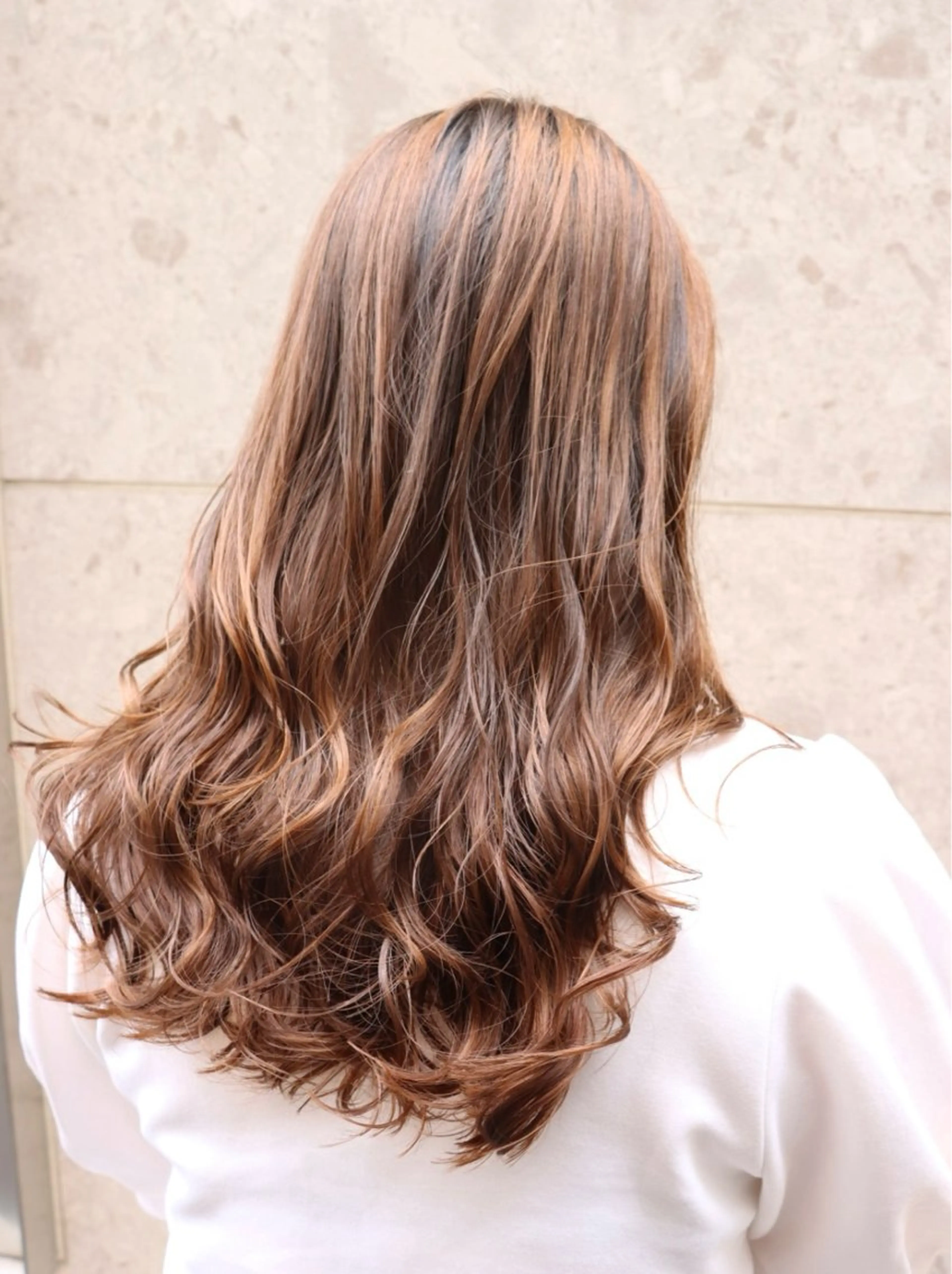 ロング パーマ ロング デジタルパーマ カット パーマ トリートメント コテ巻き風パーマ 藤澤　知彌のヘアスタイル