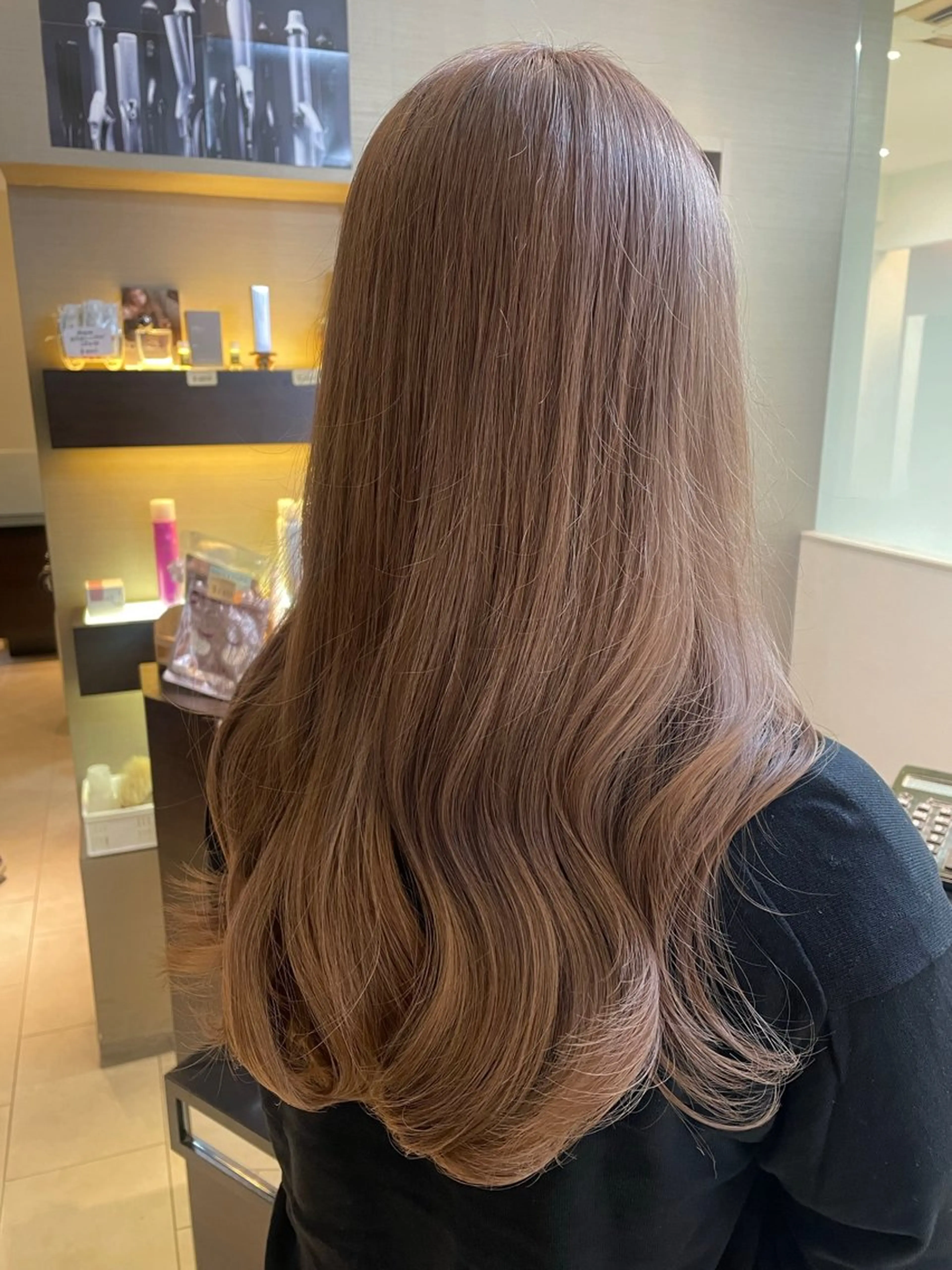 ロング カラー ベージュカラー ダブルカラー エドルカラー ミルクティーベージュ 西中島/髪質改善/ 透明感/山川光子のヘアスタイル