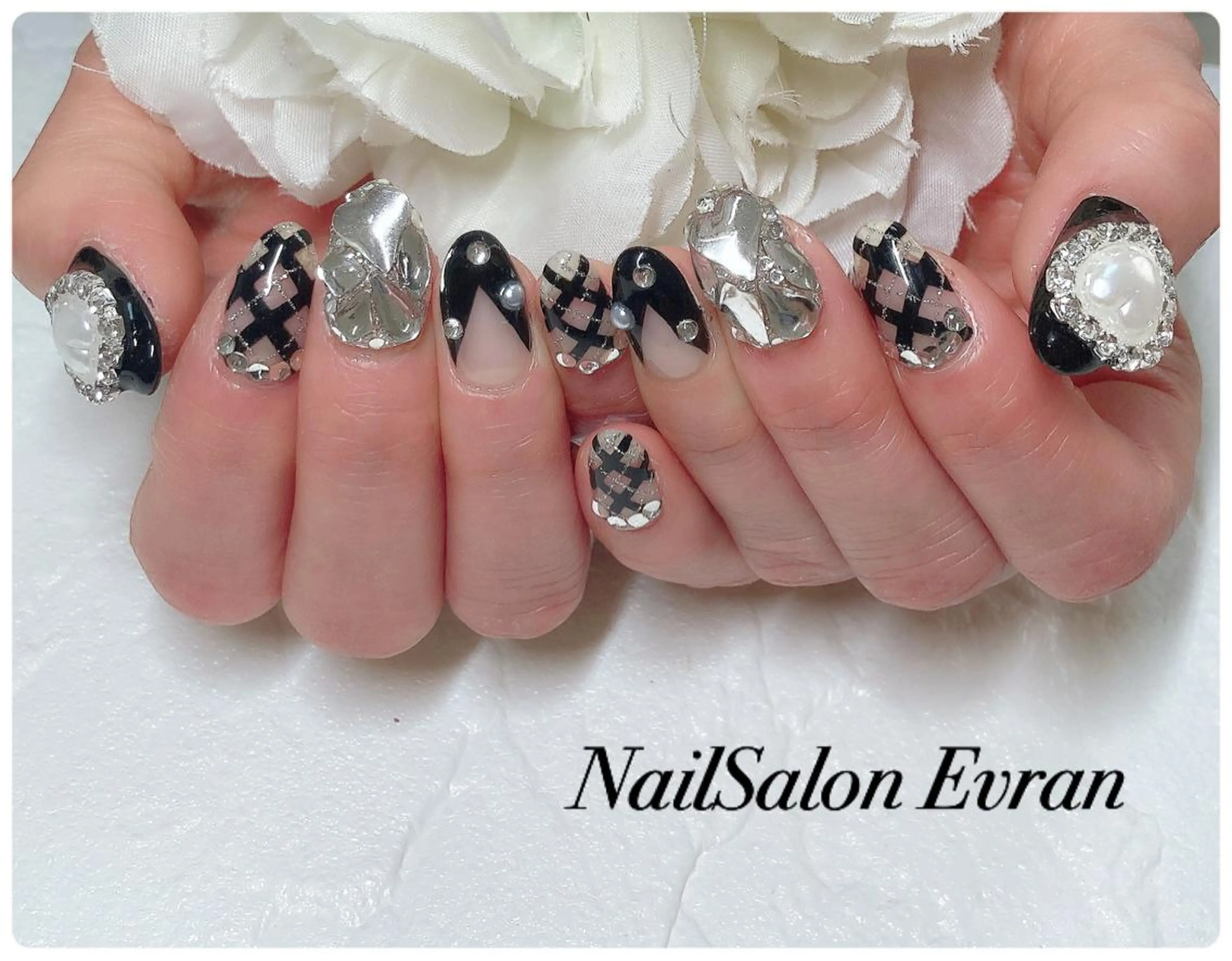 ネイル キラキラネイル ハンドネイル Nail salon Evranのネイルデザイン