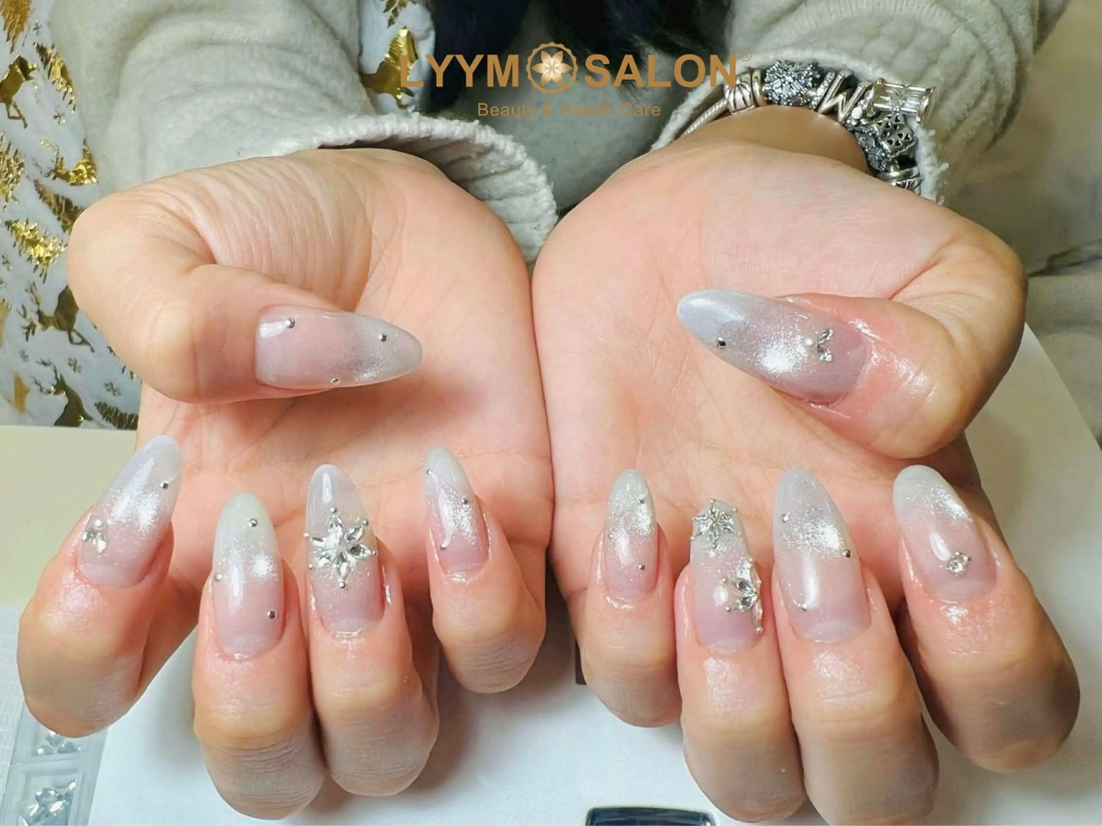 ネイル 長さ出し グラデーション マグネットネイル ストーンネイル Rin Nailのネイルデザイン