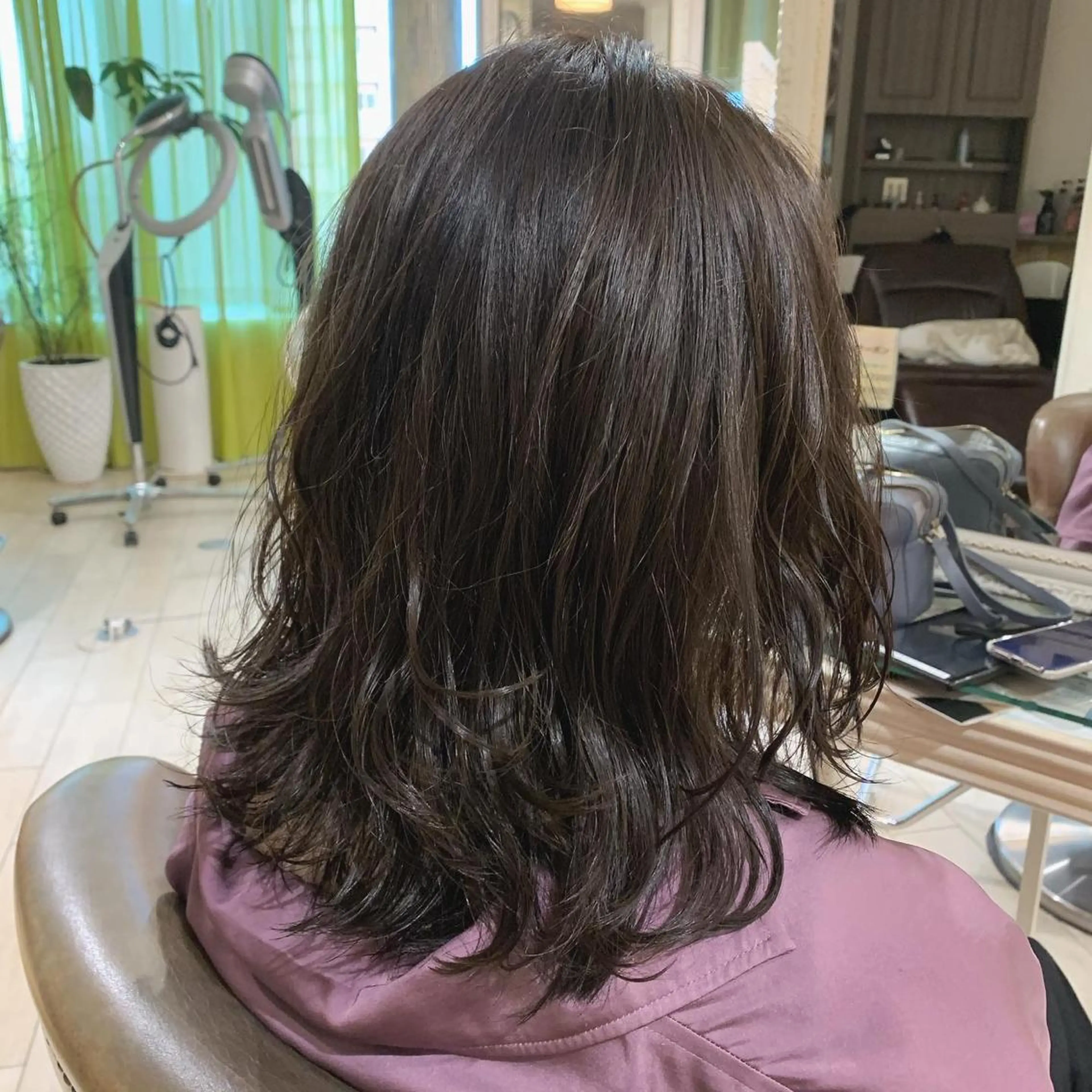ミディアム カラー パーマ ヘアアレンジ 顔周りカット レイヤーカット 小顔カット カット ヘアカラー トリートメント メンズパーマ特化🔥 ツイスパ/シャドウのヘアスタイル