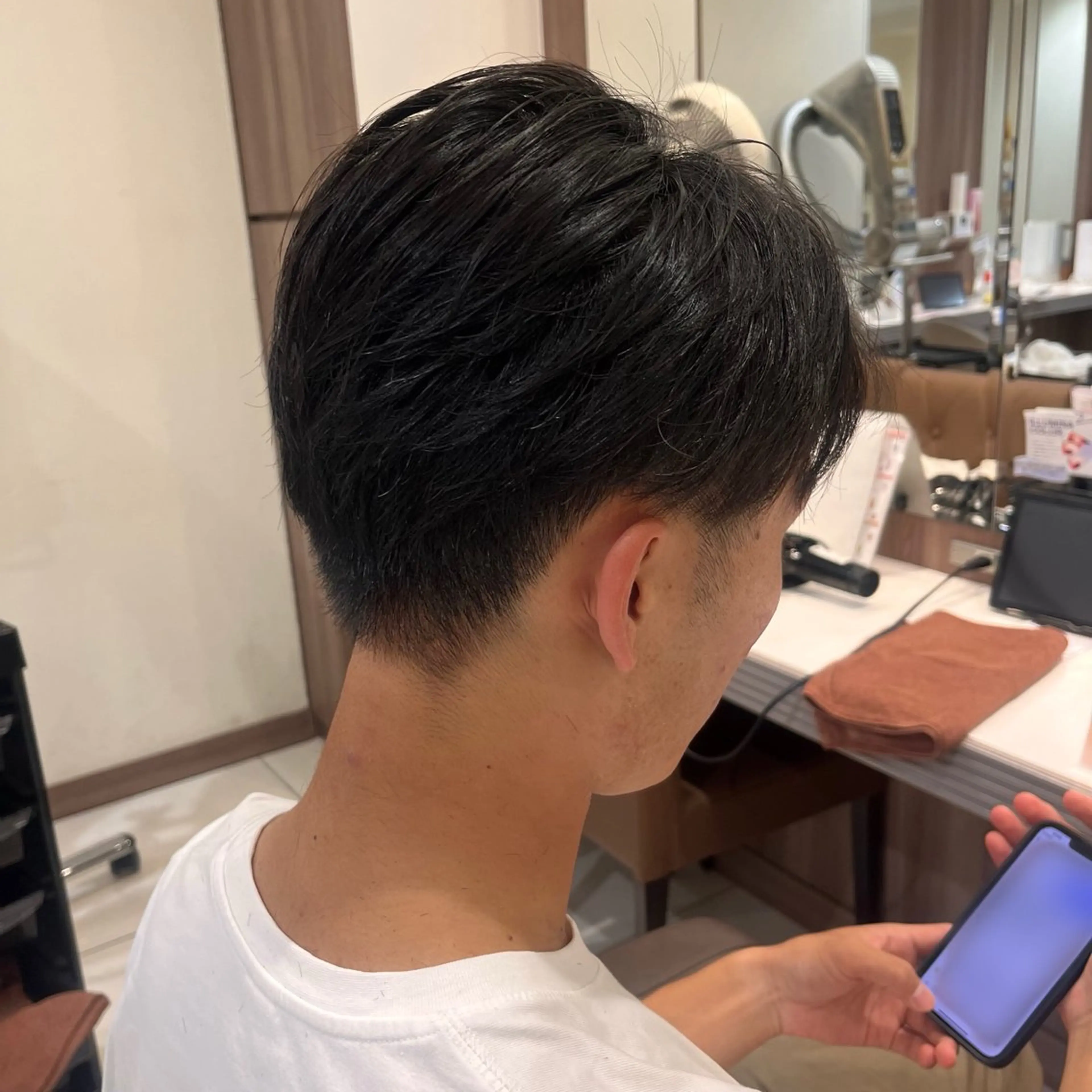 ショート メンズ カット ナチュラル暖色カラー 🤎 佐藤栞のヘアスタイル