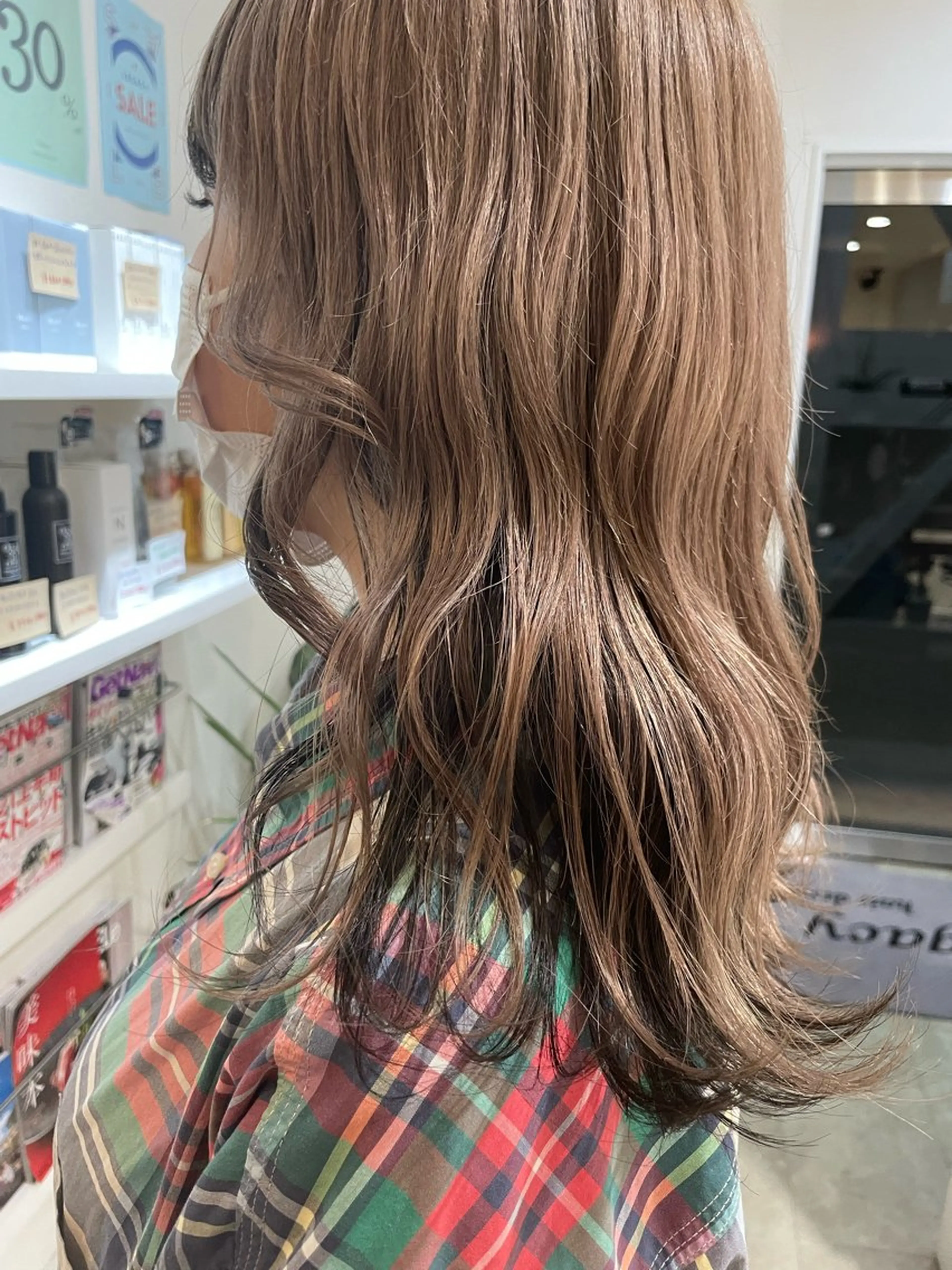 セミロング カラー Rio/ヘアセット/ ハイトーンカラーのヘアスタイル