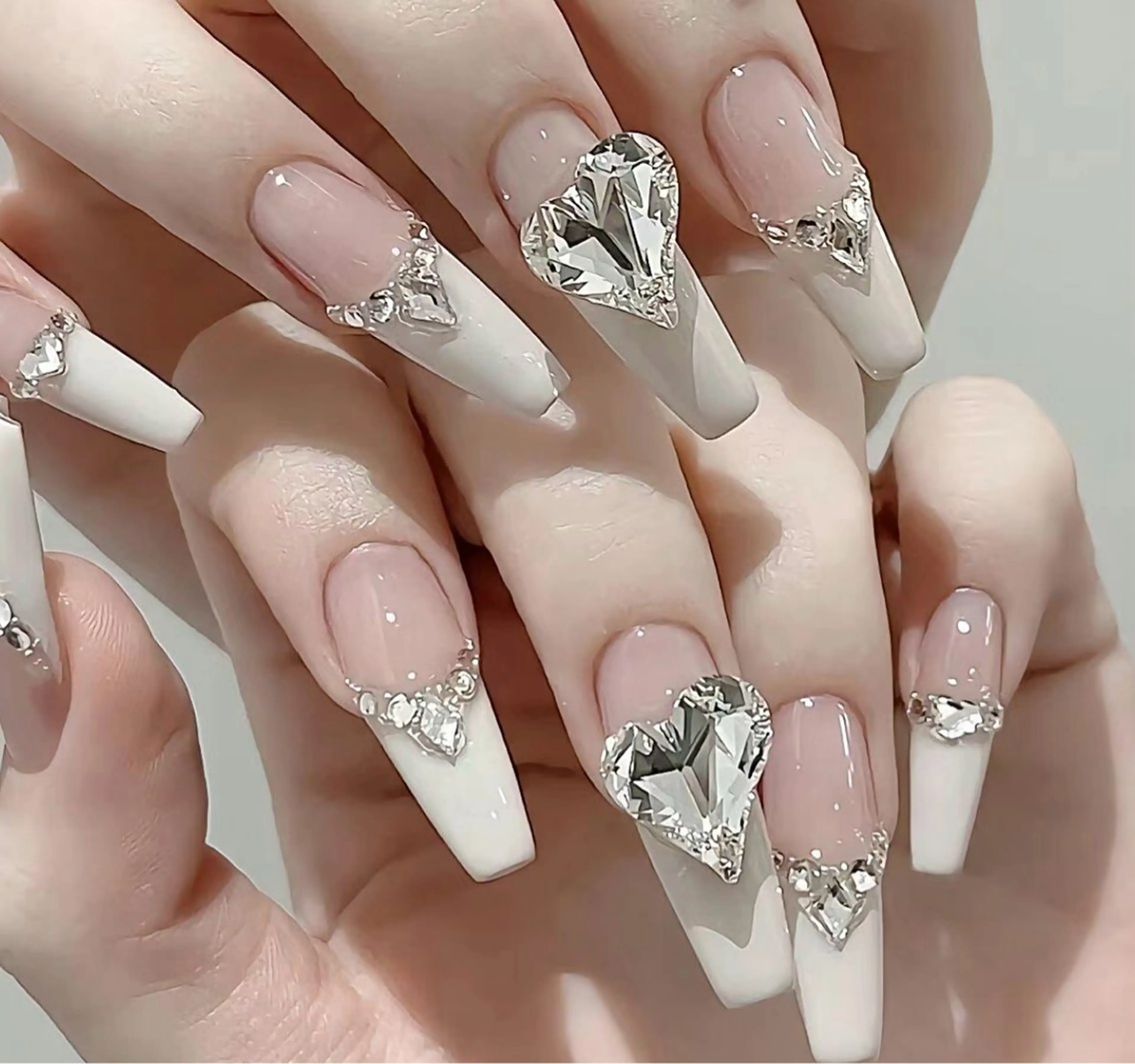 ネイル ワンホンネイル ハンドネイル Ubuntu🎀 ネイルサロン✨のネイルデザイン