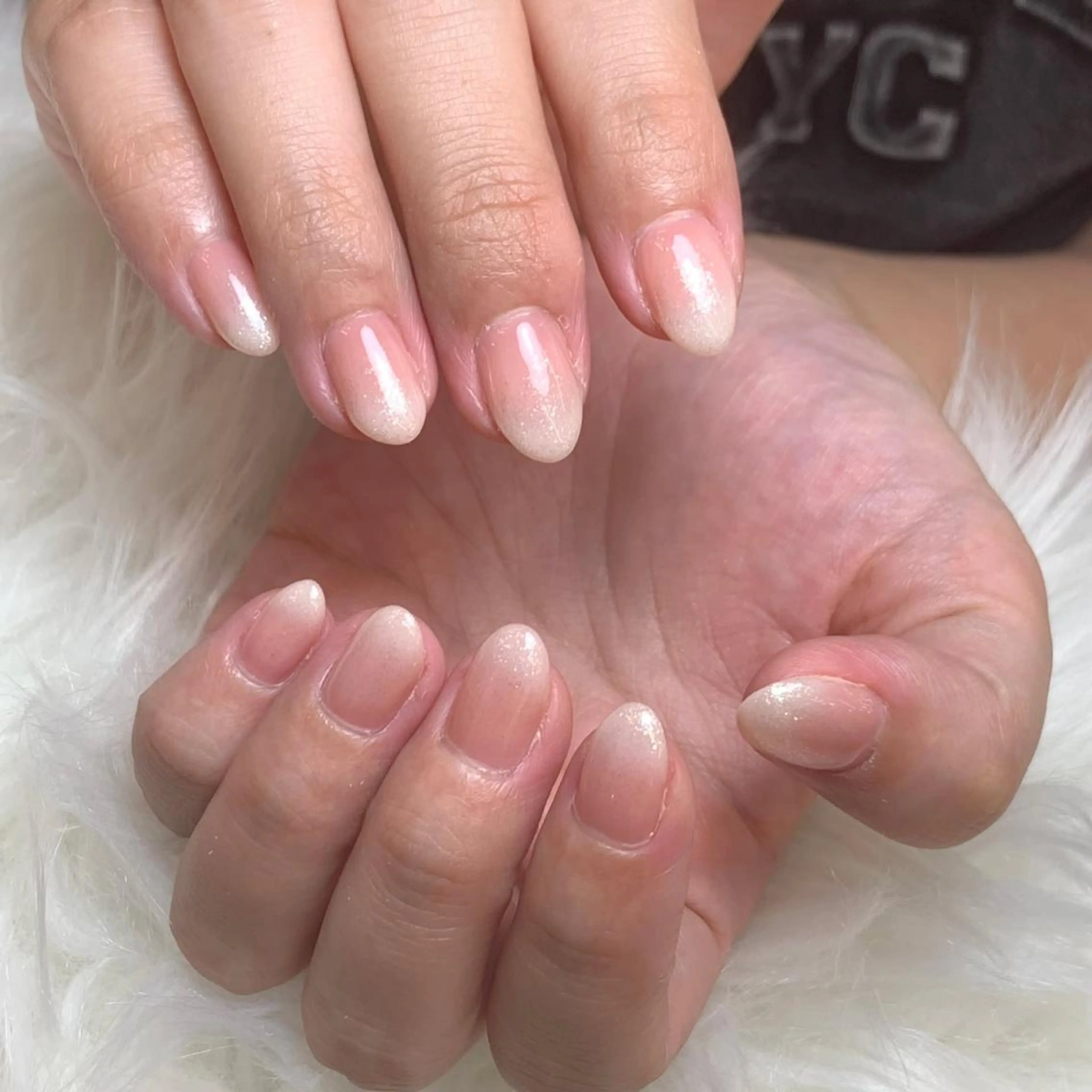 ネイル グラデーション ラメ(グリッター) ピンク ピンクベージュ ハンドネイル ヒユ ビューティーのネイルデザイン