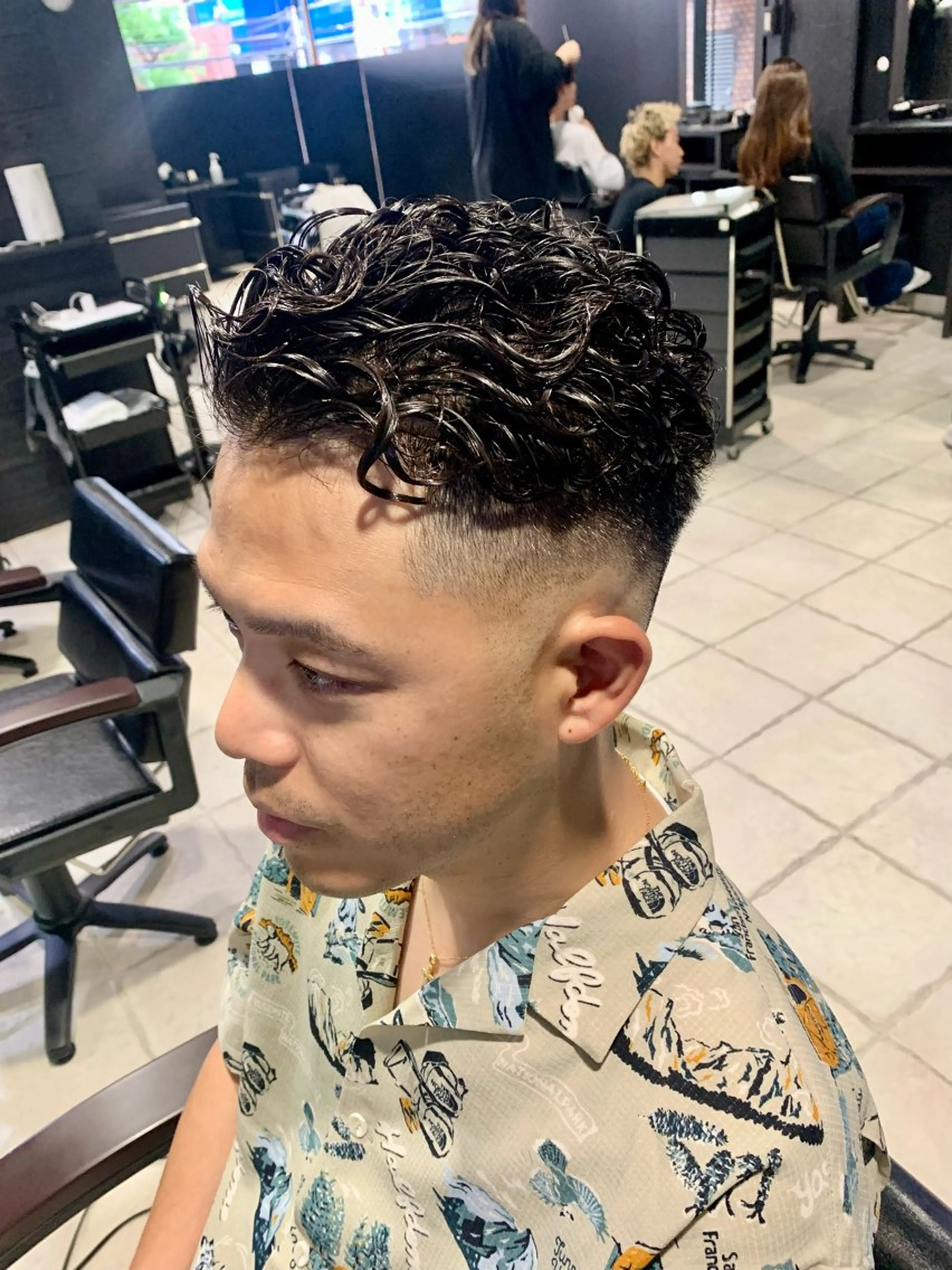 ショート メンズ フェードカット メンズパーマ スキンフェード カット パーマ ヘアセット メンズパーマ/難波/ 心斎橋　室園亮佑のヘアスタイル