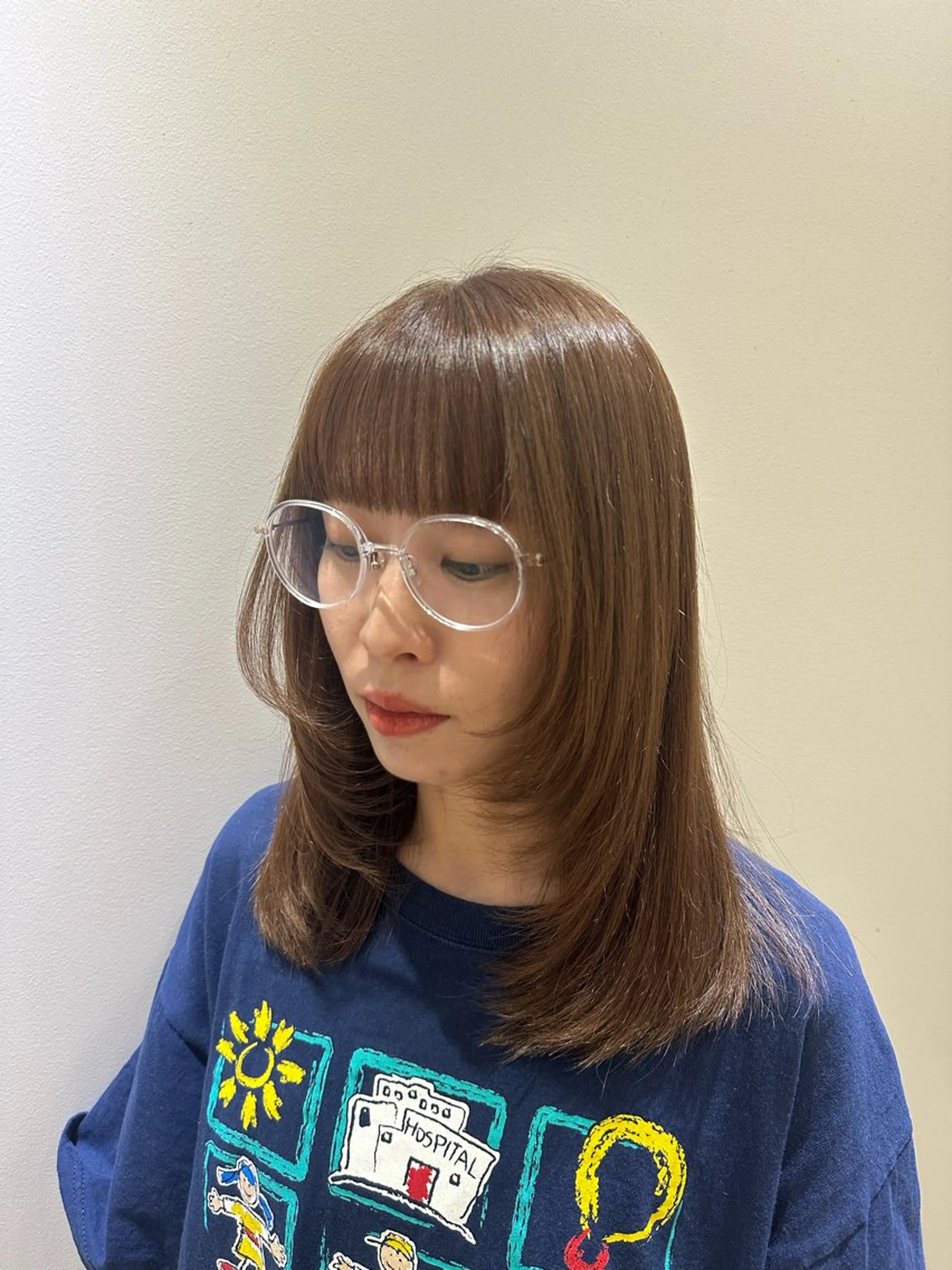 ミディアム 顔まわりレイヤー レイヤーカット 中村 友莉夏のヘアスタイル