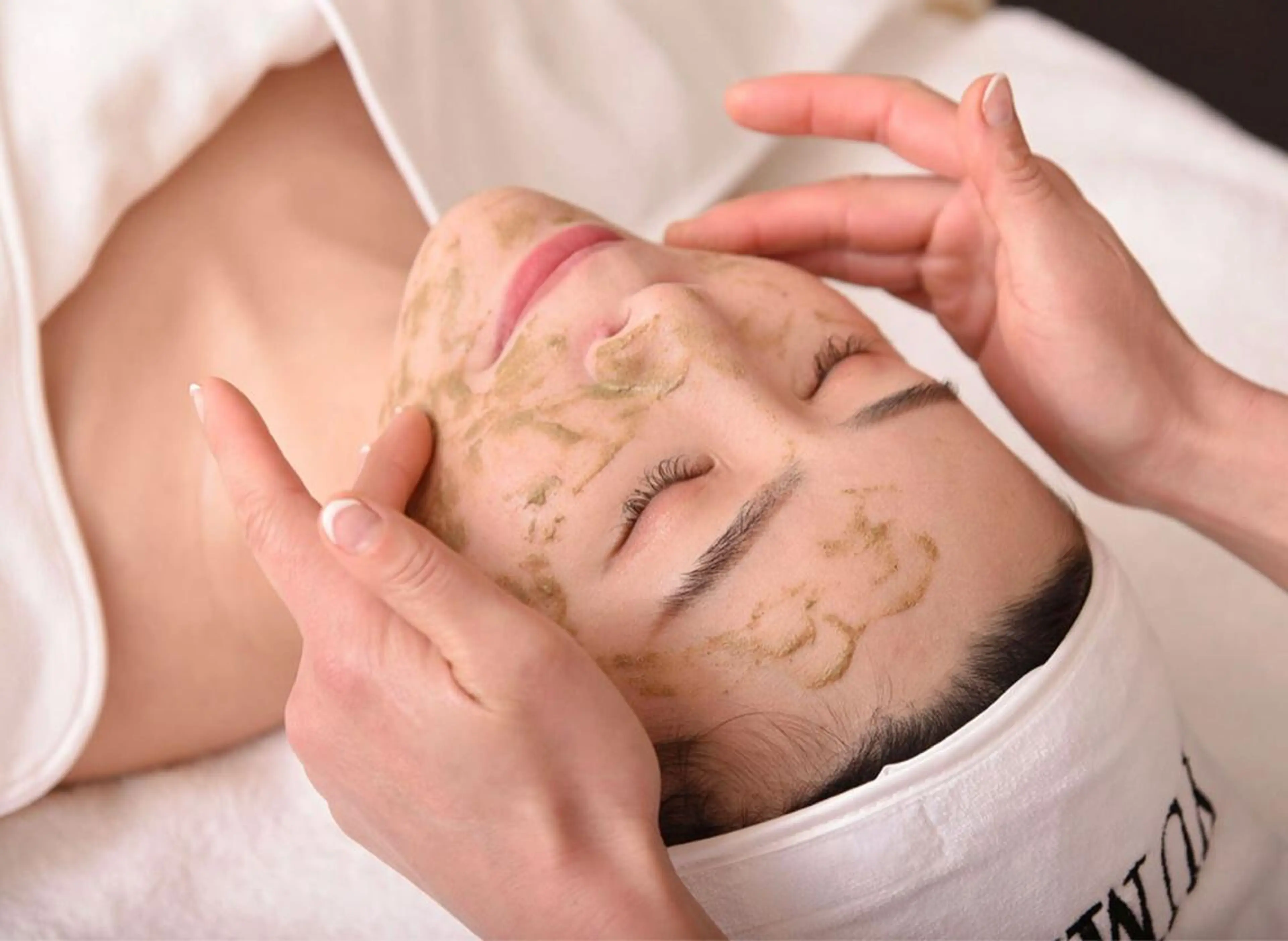 【肌質改善】クレンジング+毛穴洗浄+洗顔+OHLハーブピーリング+パック+LED付き 60分の写真