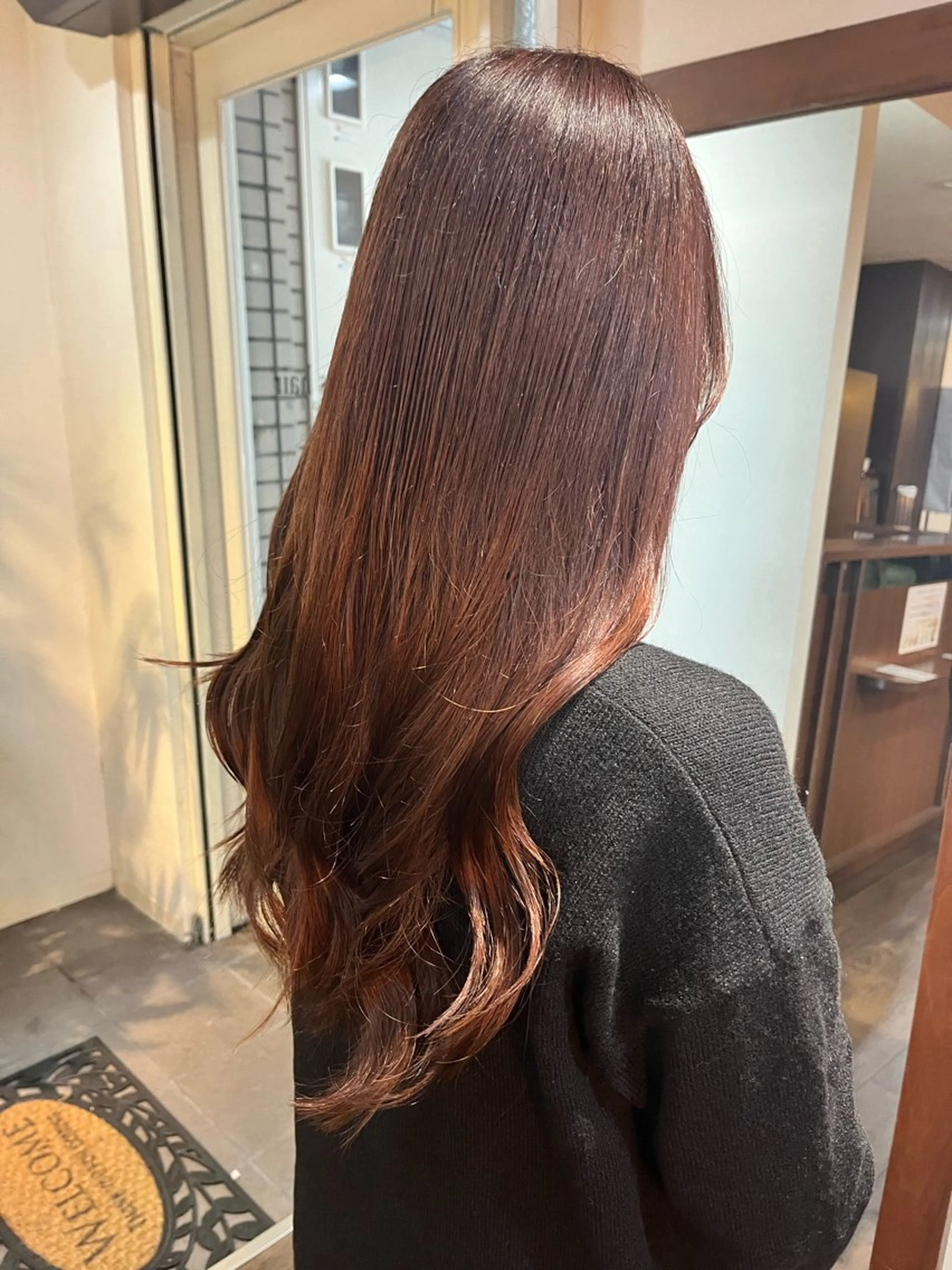 ロング トモタニ ミオのヘアスタイル