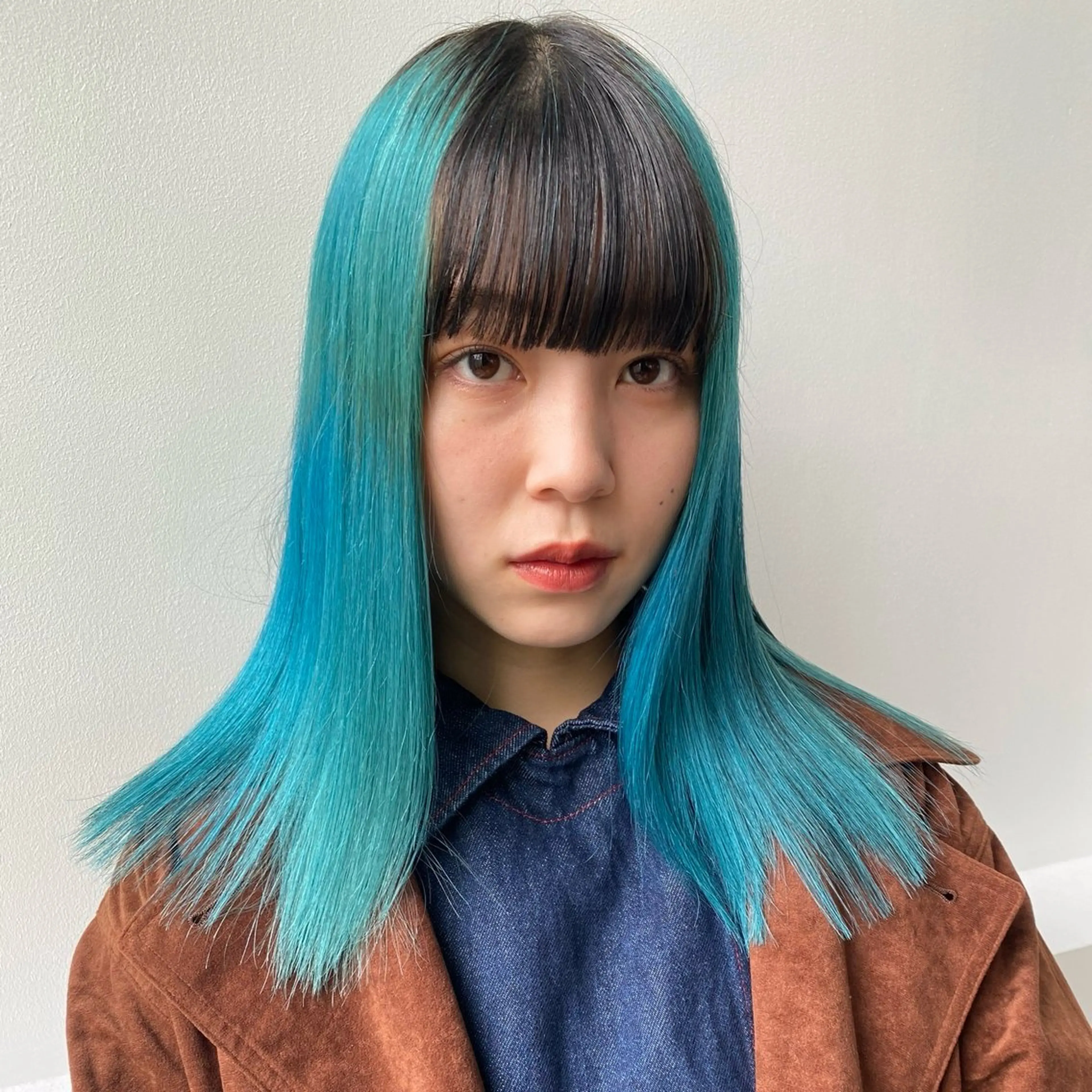 セミロング カラー HIKARI🐈‍⬛ ハイトーン×デザインのヘアスタイル
