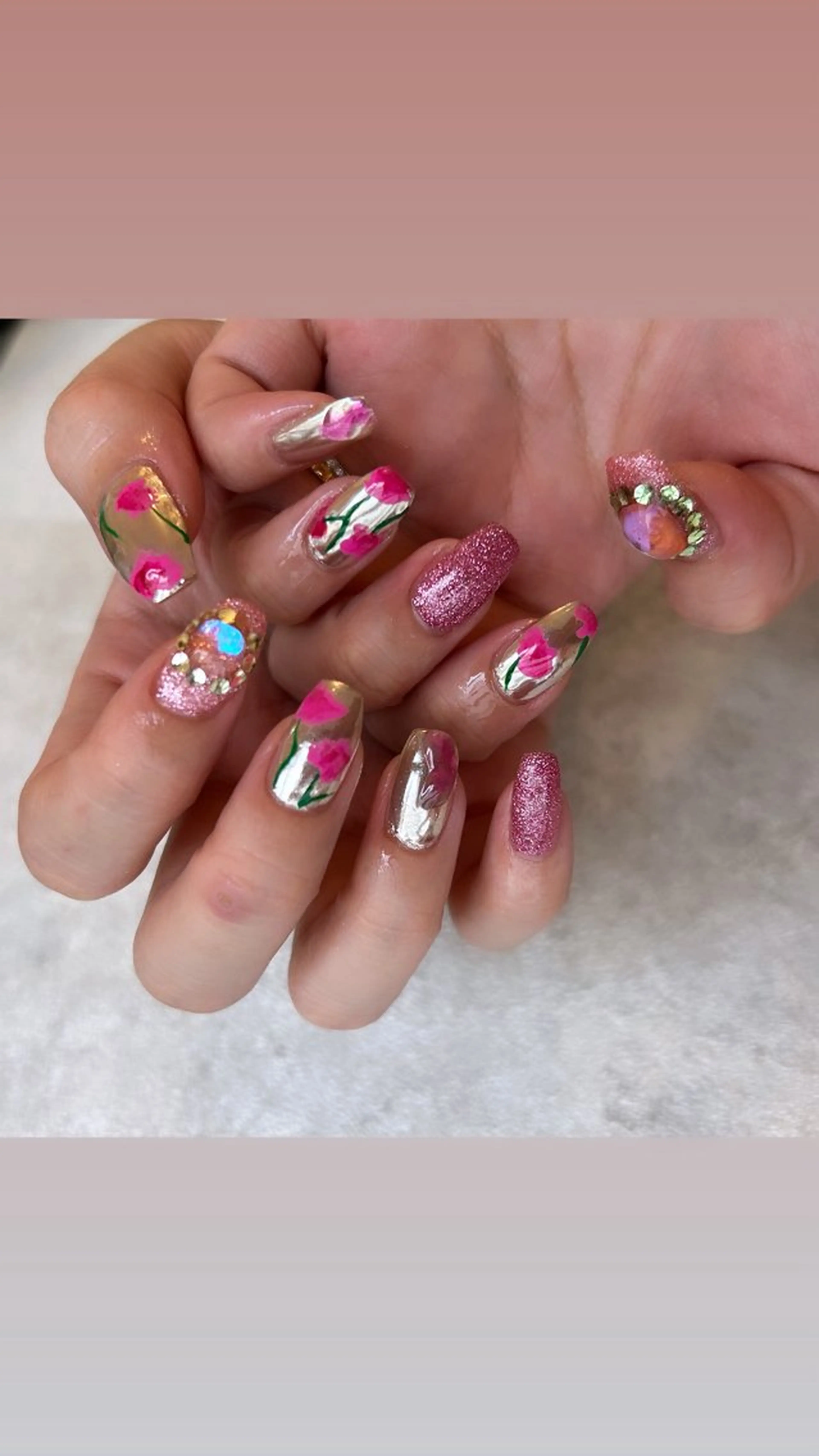 ネイル ハンドネイル 《カメレオン》 西田美輝のヘアスタイル