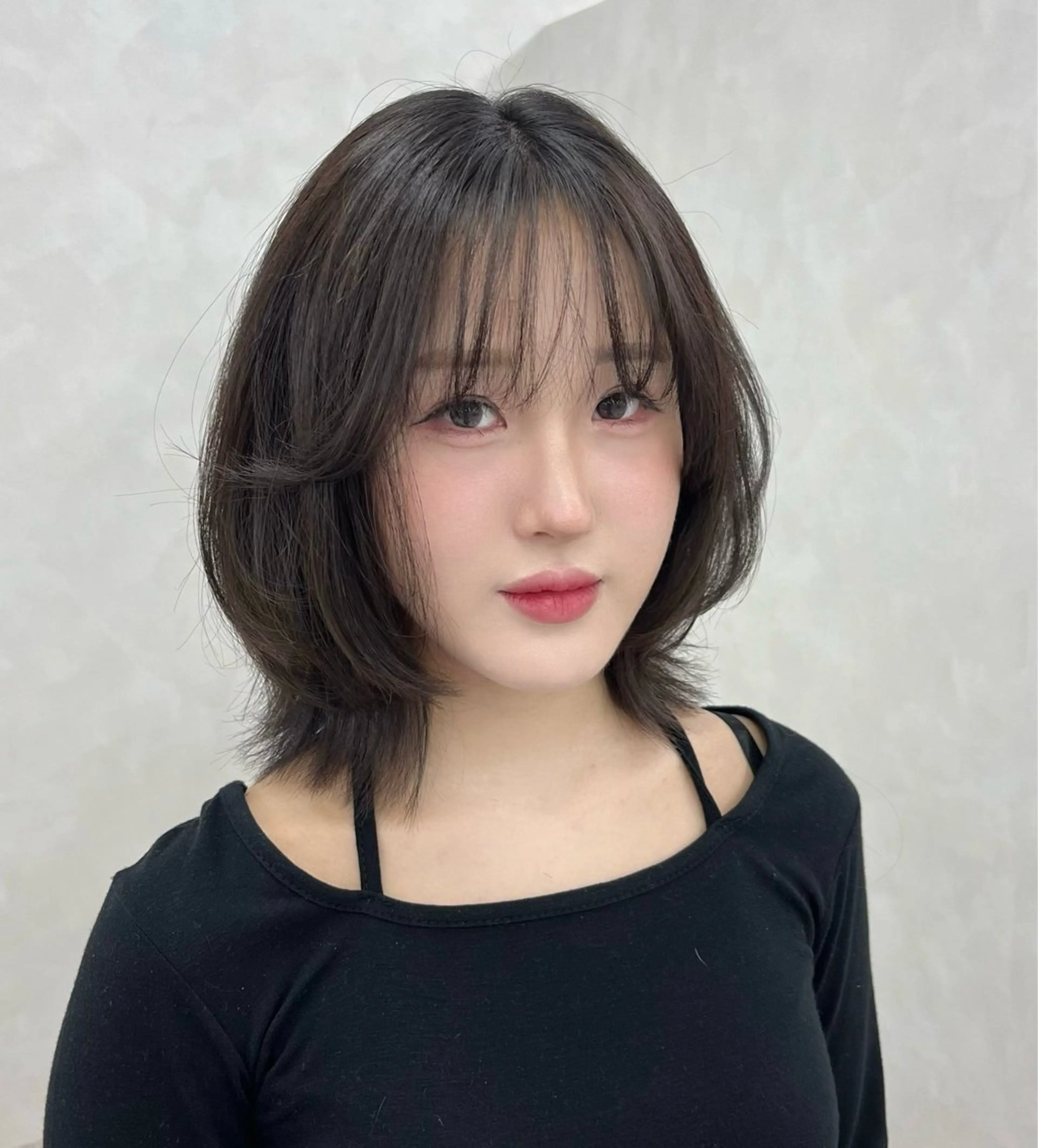 ミディアム カラー 透明感カラー レイヤーカット カット ヘアカラー トリートメント tre/e' hair salon所属・広島韓国ヘア♡ たかみのヘアスタイル