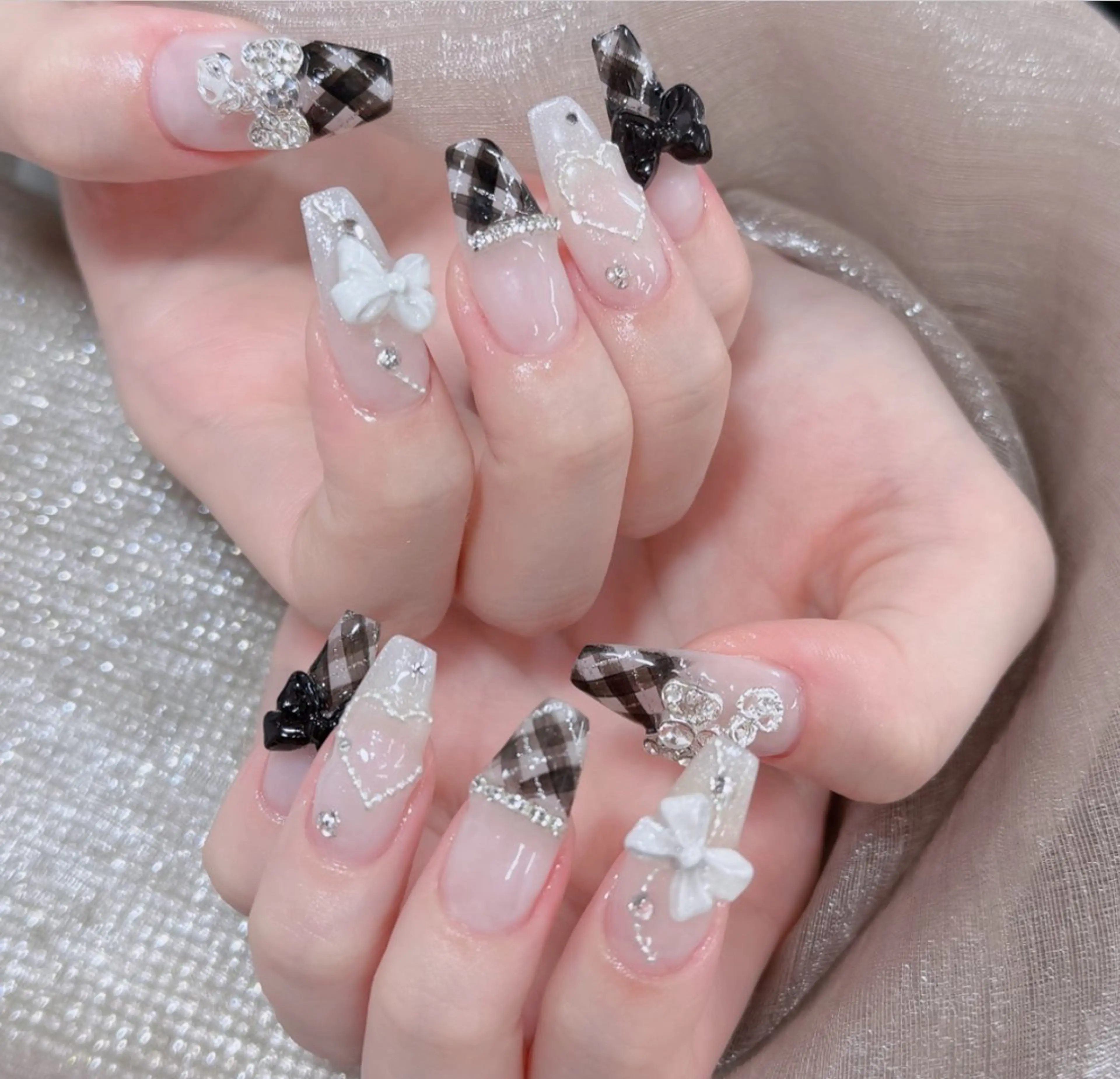 ネイル フレンチネイル ジェルネイル ガラスフレンチ ハロウィン ハート ハンドネイル H.baby Nail Salonのネイルデザイン
