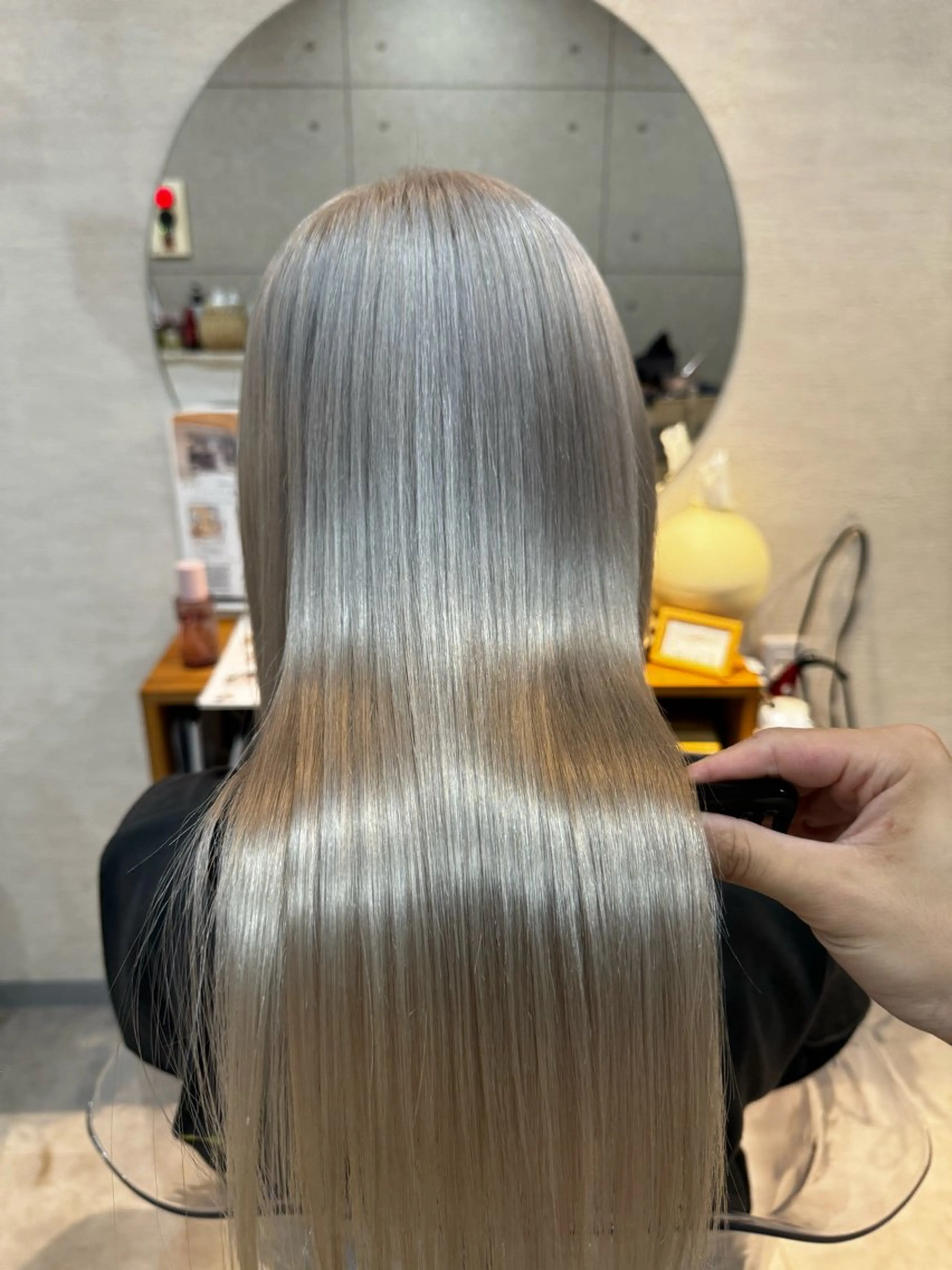 ロング カラー ヘアカラー トリートメント コイデ リュウセイのヘアスタイル