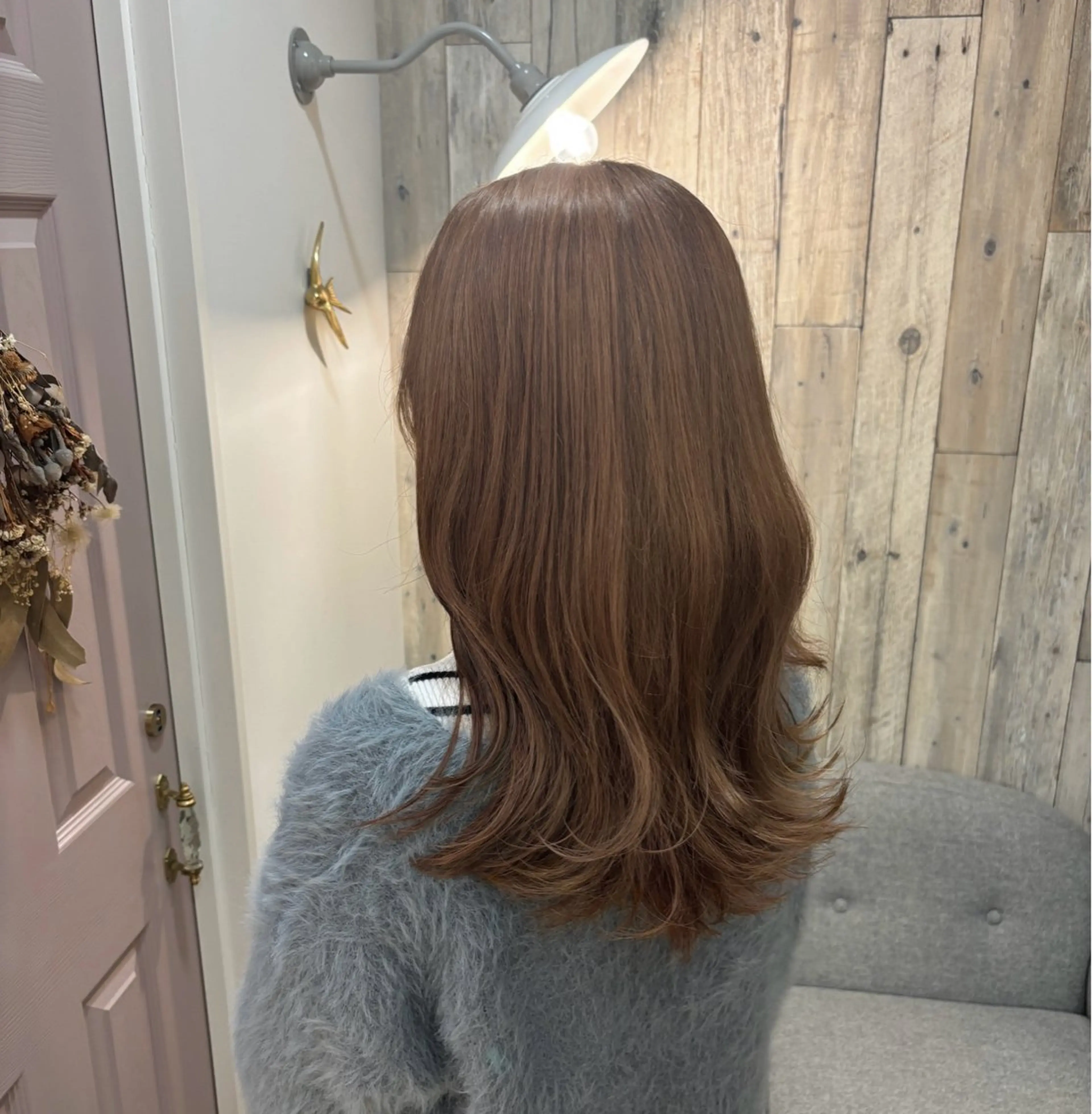 セミロング ヘアカラー 上村 七海のヘアスタイル