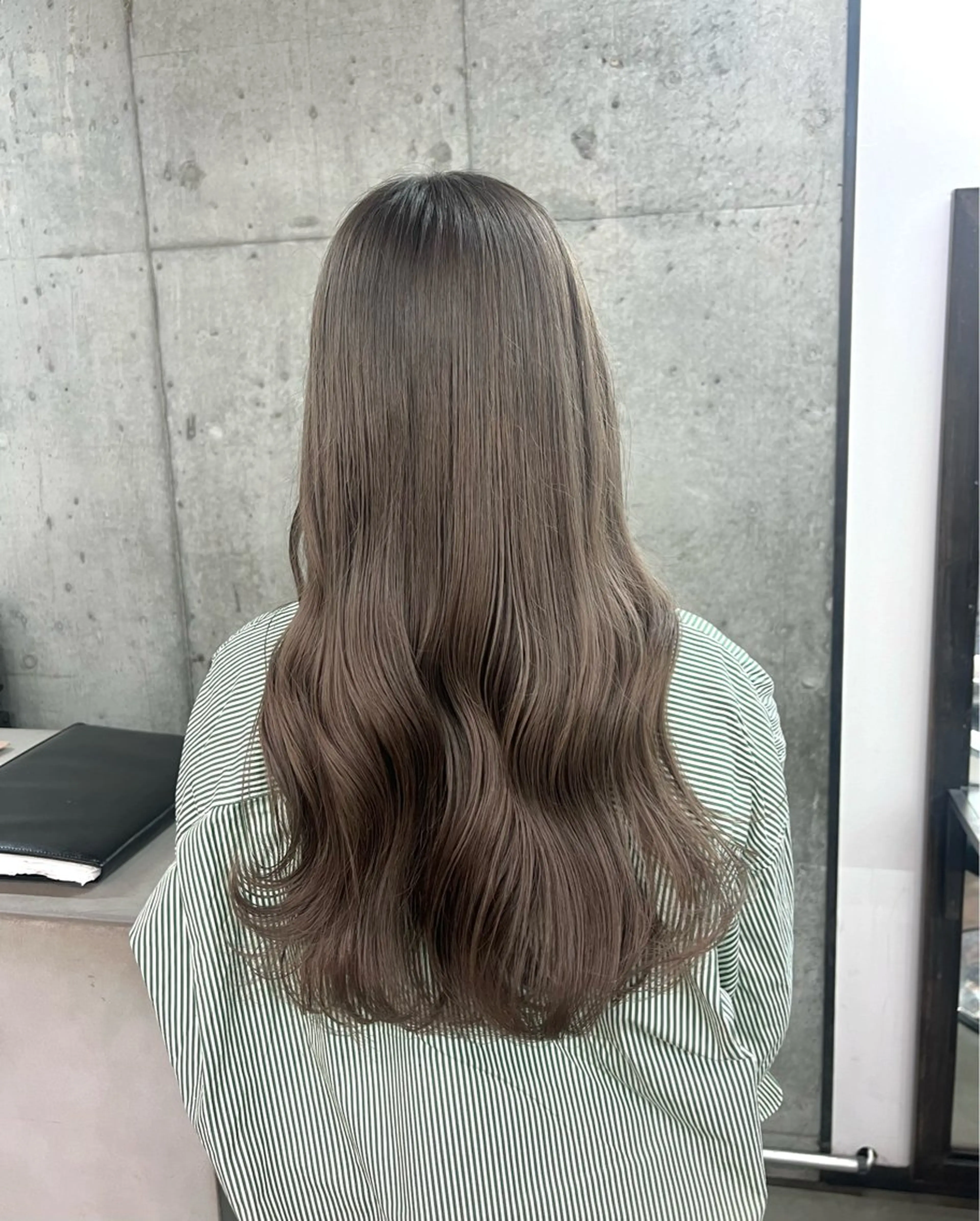 ロング カラー ベージュカラー ブリーチ ケアブリーチ ハイトーンカラー ミルクティーベージュ カット ヘアカラー 縮毛矯正 トリートメント ヘアセット 透明感カラー ✨ 韓国艶髪💗菅原のヘアスタイル