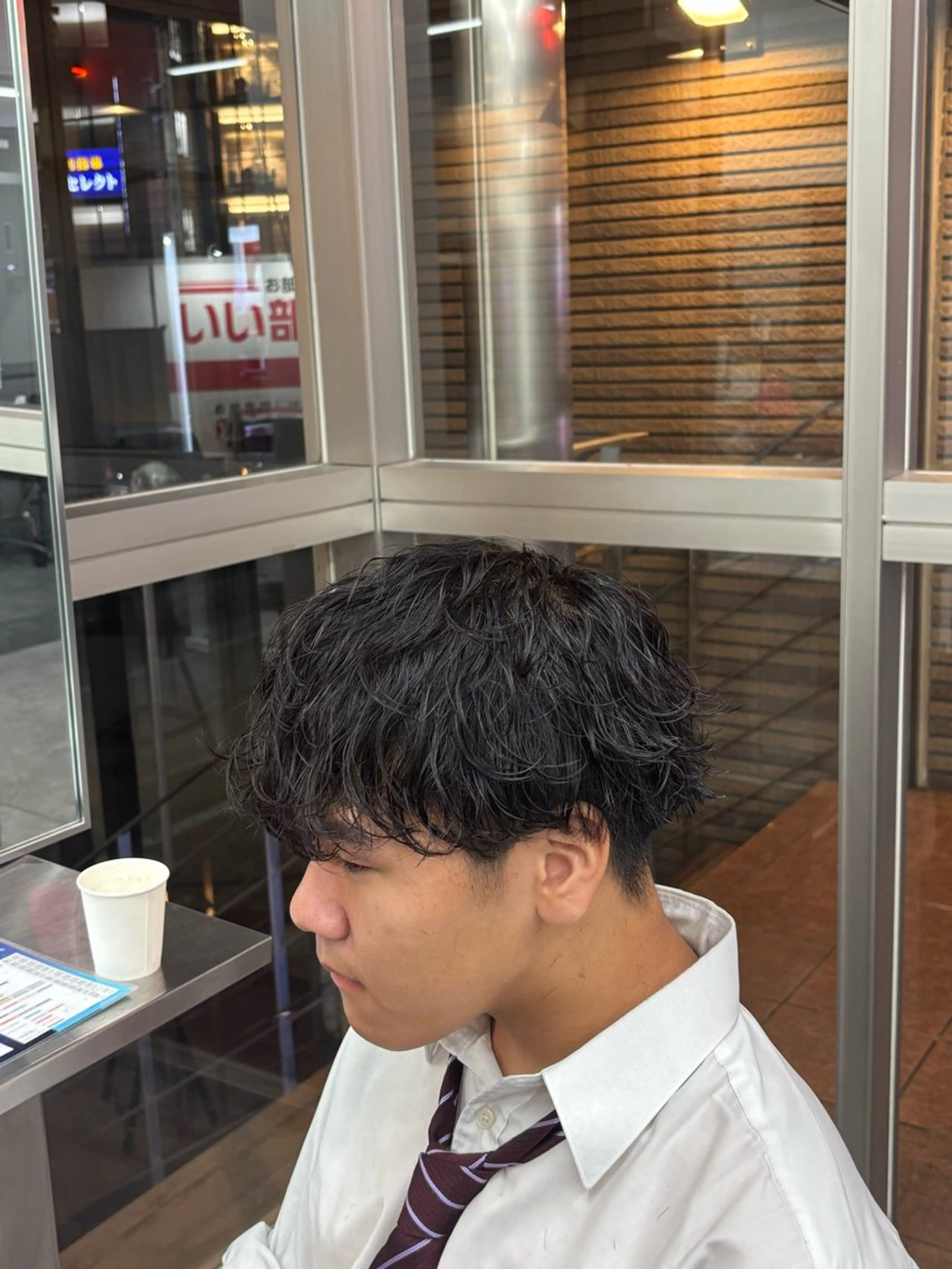 パーマ メンズハイトーン 北斗💍レイヤーのヘアスタイル