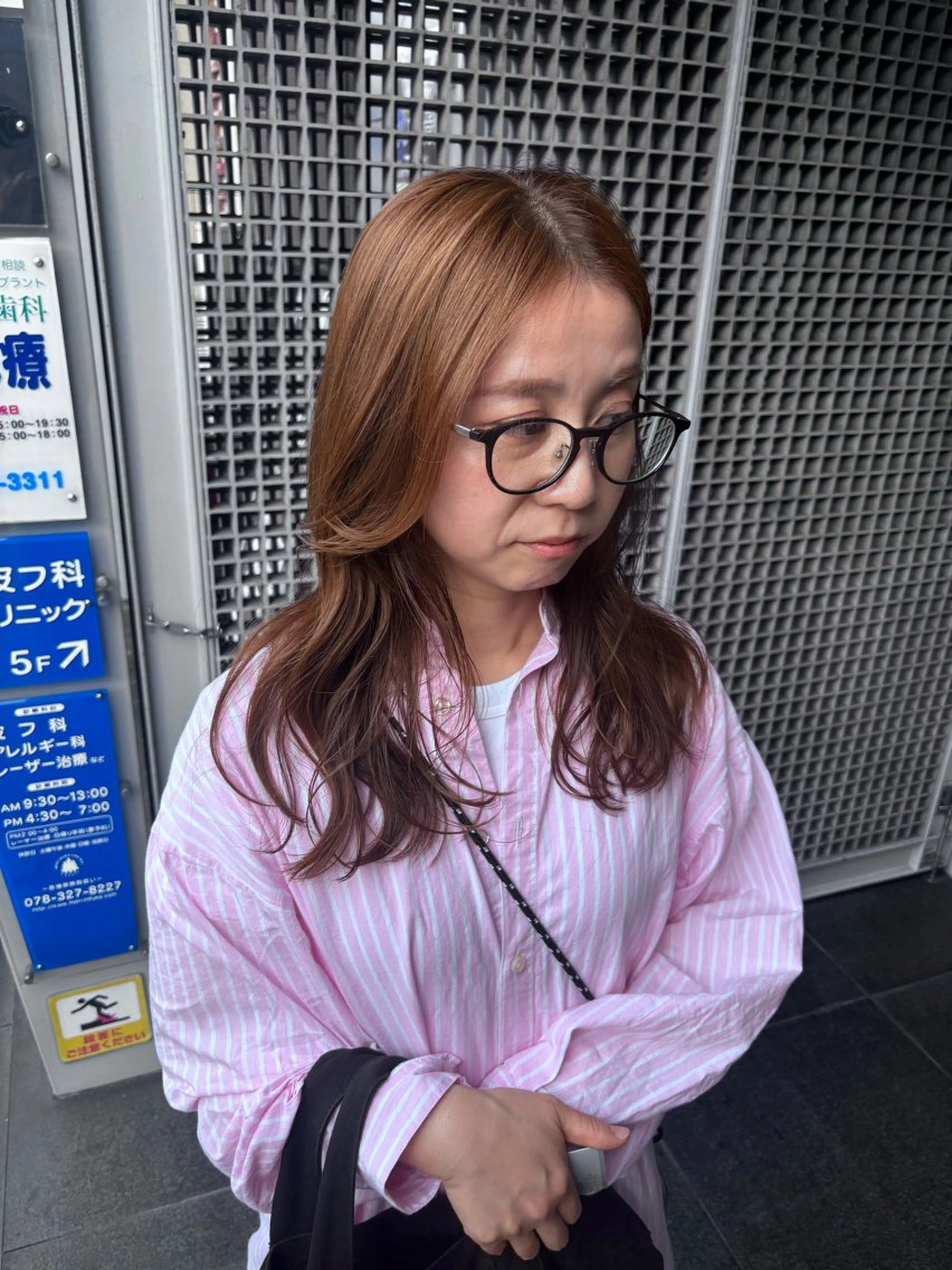 セミロング カラー ベージュカラー かきあげバング カット ヘアカラー 穐田 航のヘアスタイル