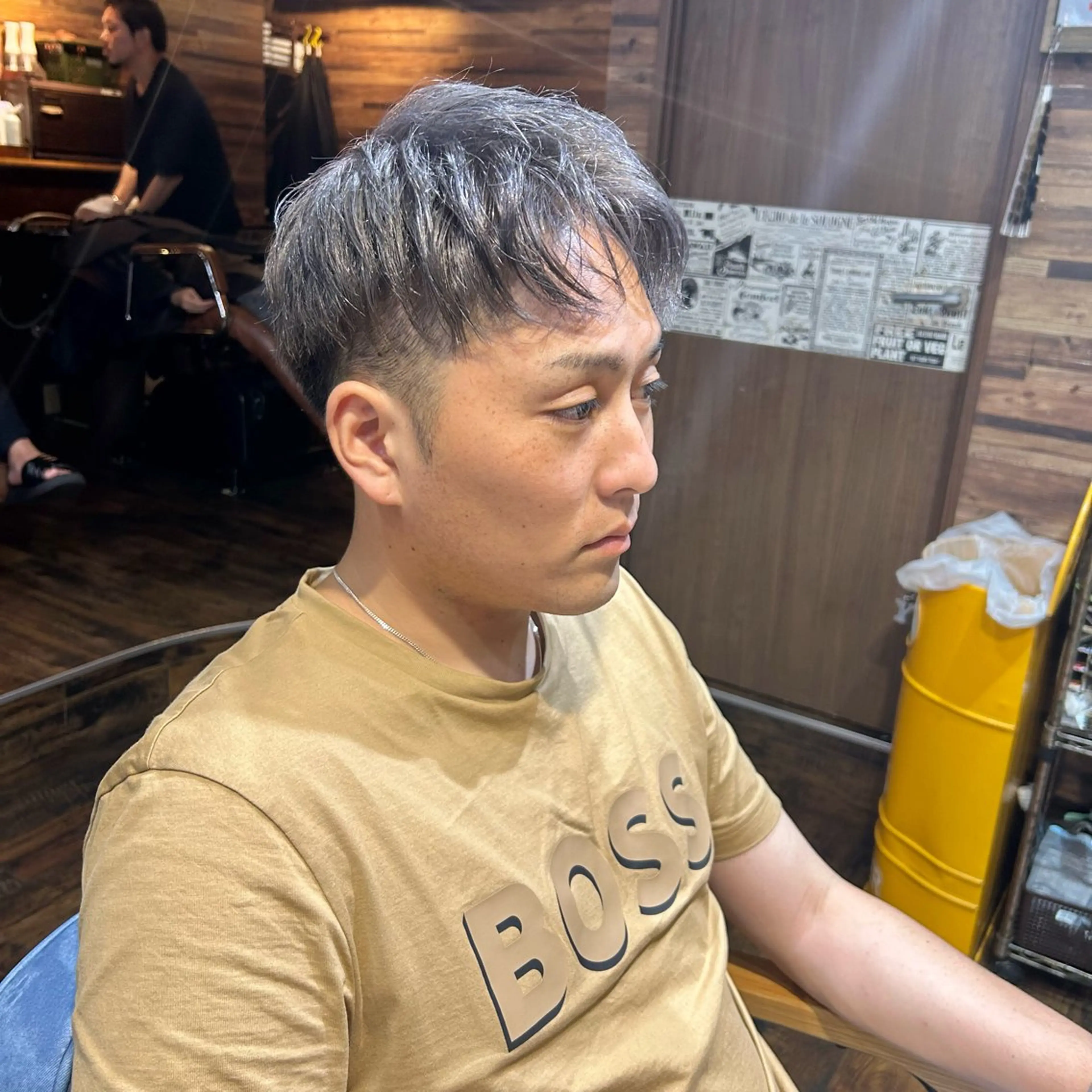 ショート カラー メンズ メンズブリーチ ブリーチ シルバー ヘアカラー トリートメント ツイスパ/メンズ特化 🦋𝑺𝑶𝑵𝑬の眉毛・アイブロウイメージ