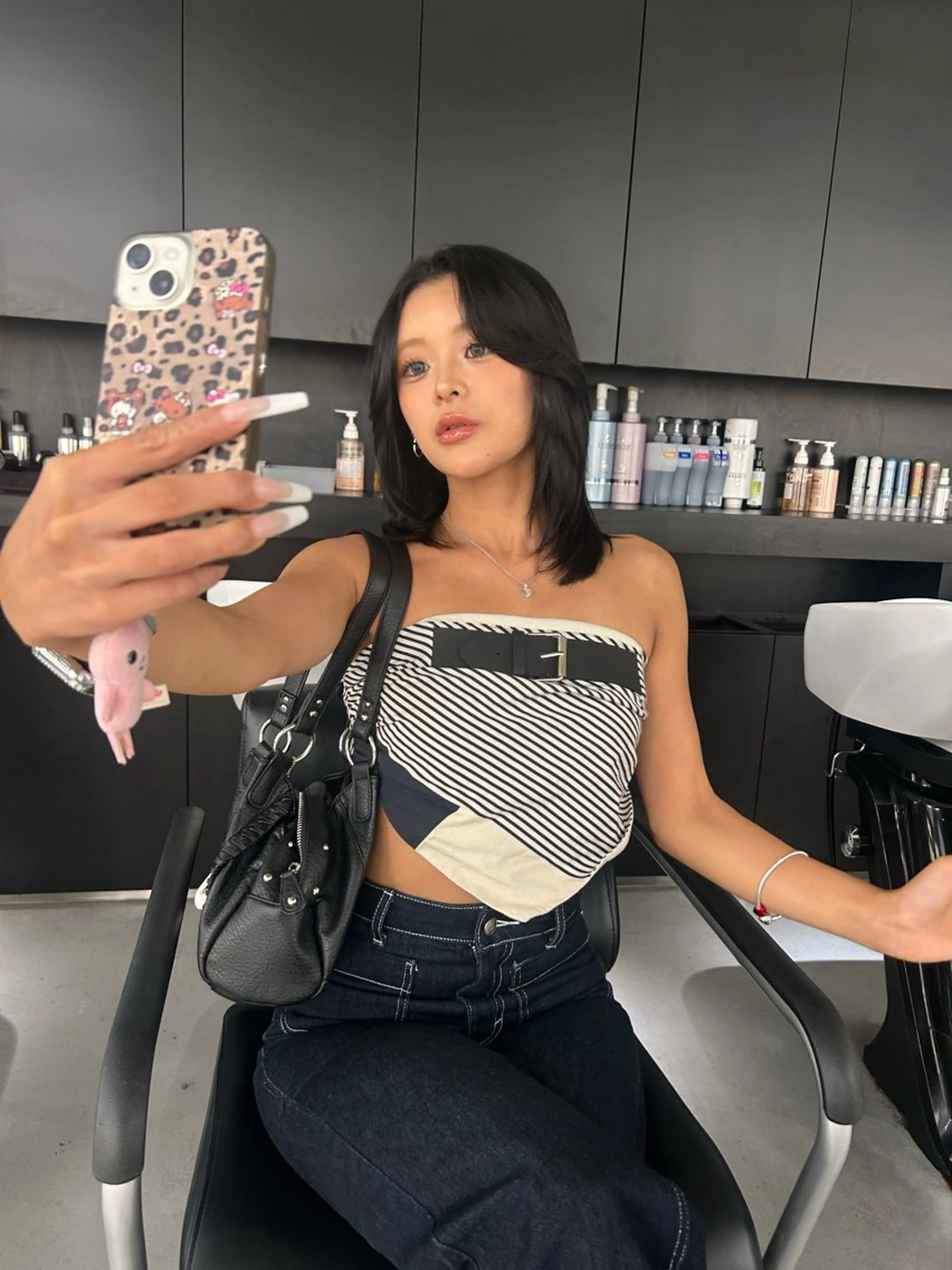 ミディアム カラー ヘアアレンジ かきあげバング yoko/レイヤー /小顔ボブ／艶カラーのヘアスタイル