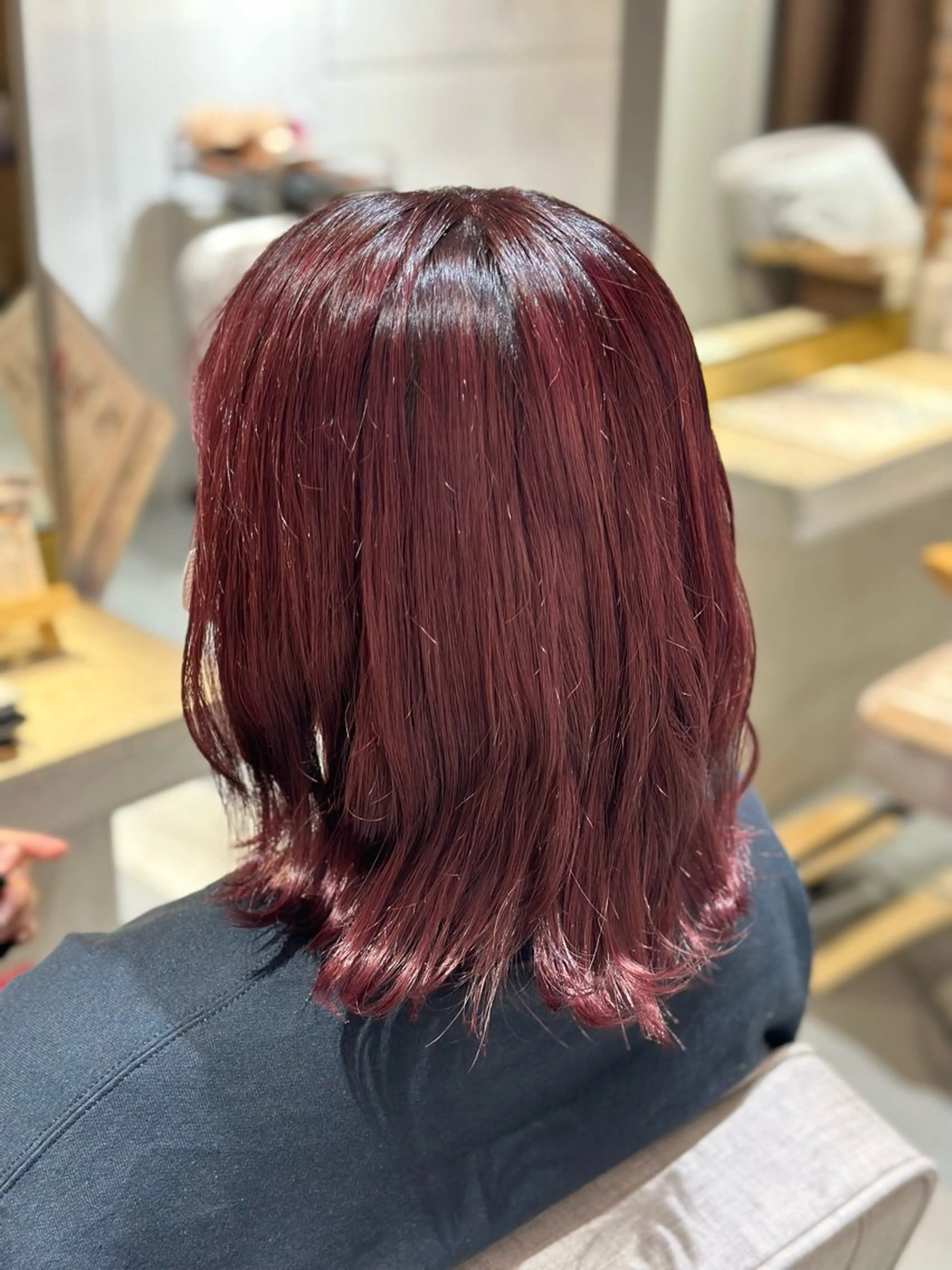 ミディアム 三吉 純のヘアスタイル