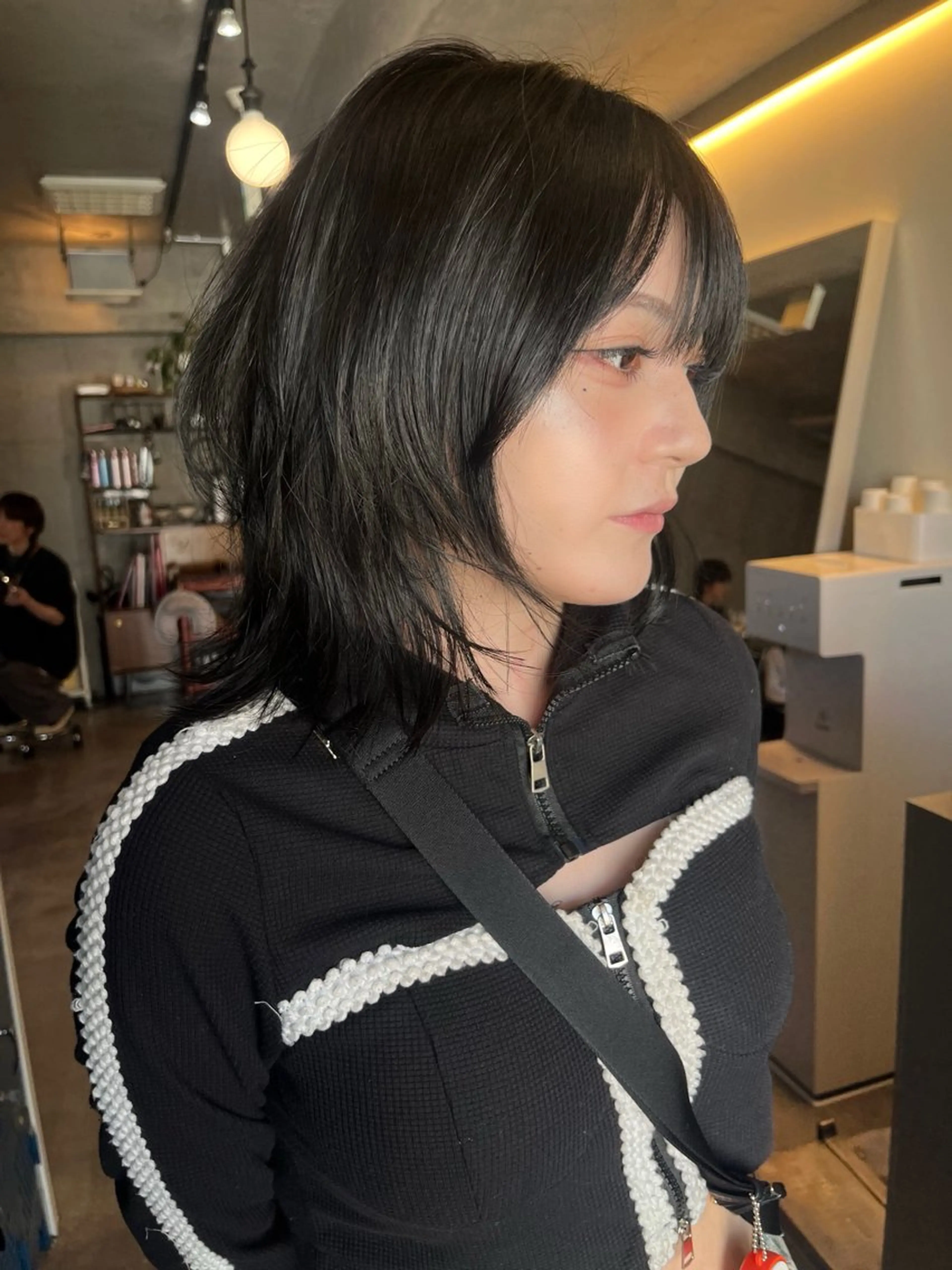 ミディアム ミディアムレイヤー レイヤーカット レイヤーカット\ウル フ　chinatsuのヘアスタイル