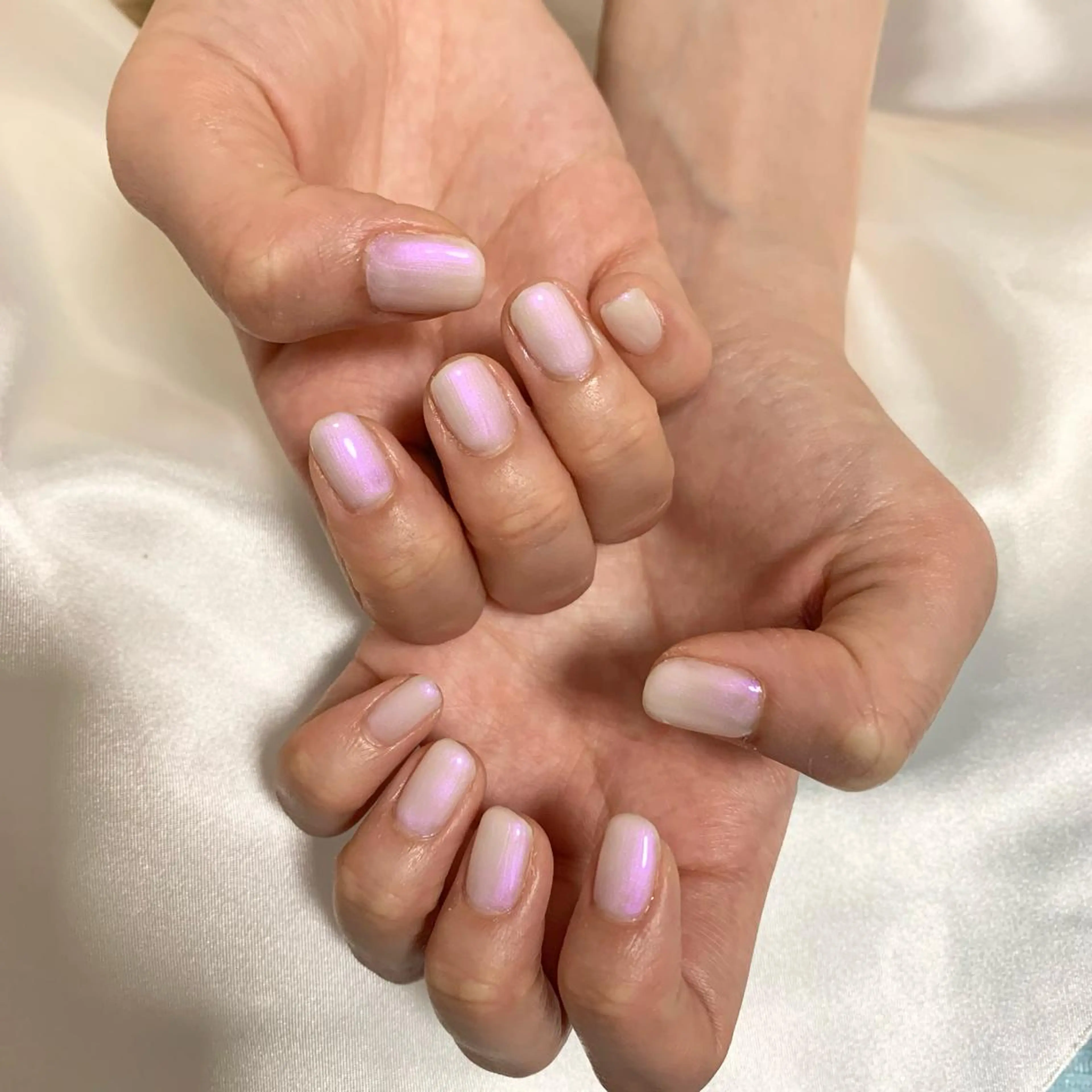 ネイル オーロラネイル ワンカラーネイル ハンドネイル Lucid Fleur Amiのネイルデザイン