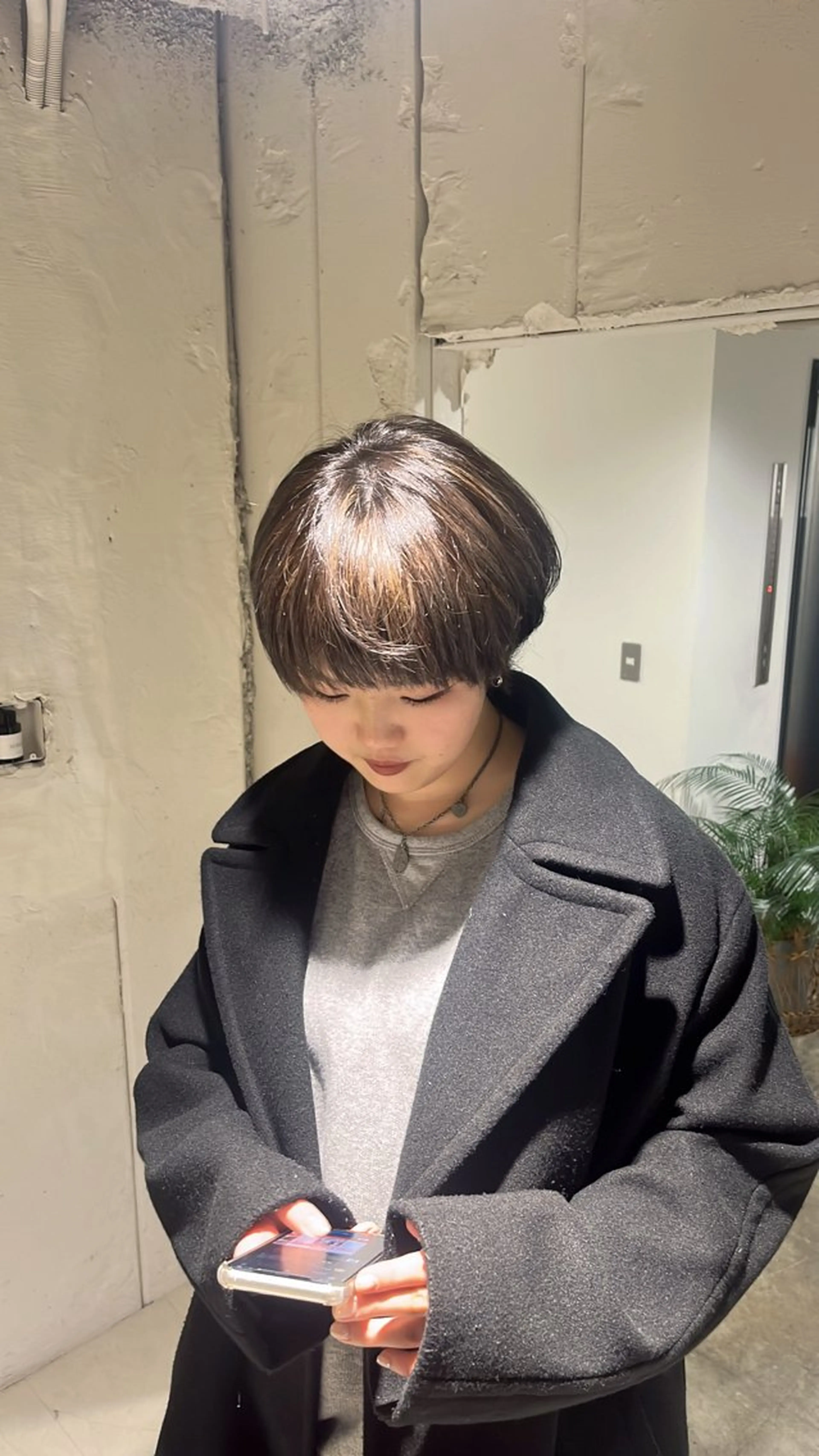 ショート ハンサムショート ハイライト ショートヘア カット トリートメント Shion/ レイヤー/髪質改善のヘアスタイル