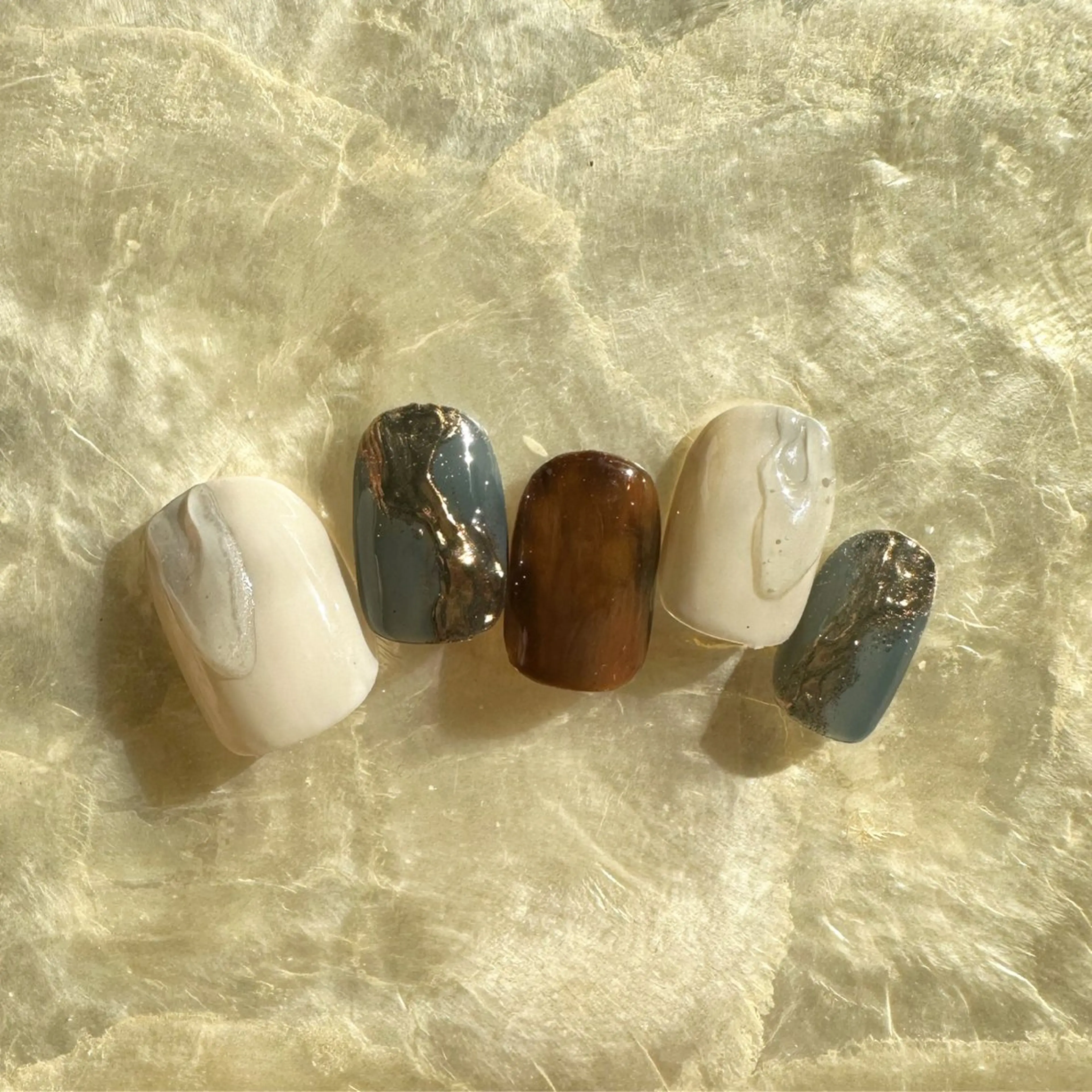 ネイル べっ甲ネイル クリアネイル 氷ネイル・うるうるネイル 韓国ネイル ミラーネイル 🪞KAPE NAIL 🪞のネイルデザイン