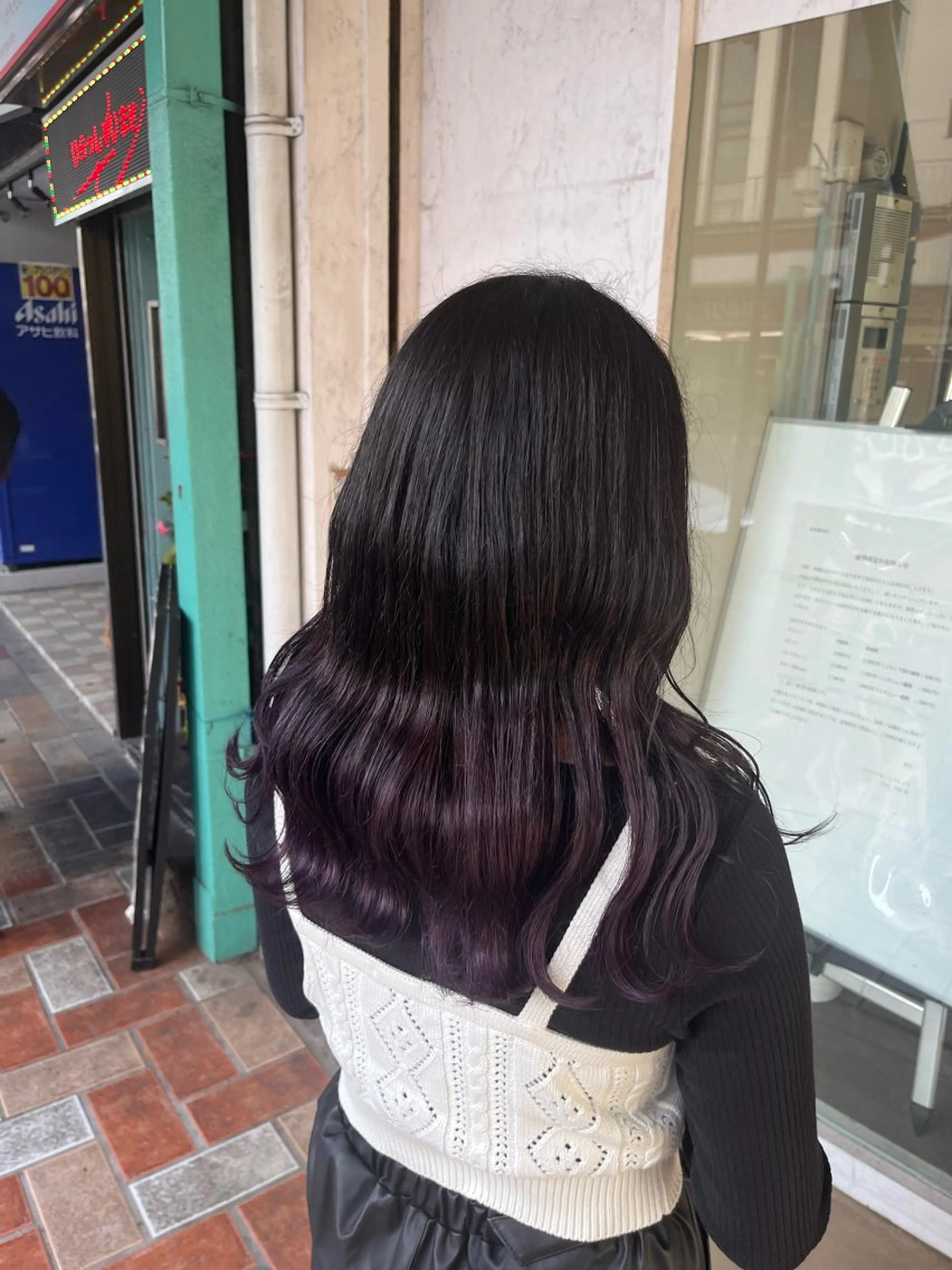 ロング カラー お団子ヘア ブリーチ グラデーションカラー 八重樫 夢愛のヘアスタイル